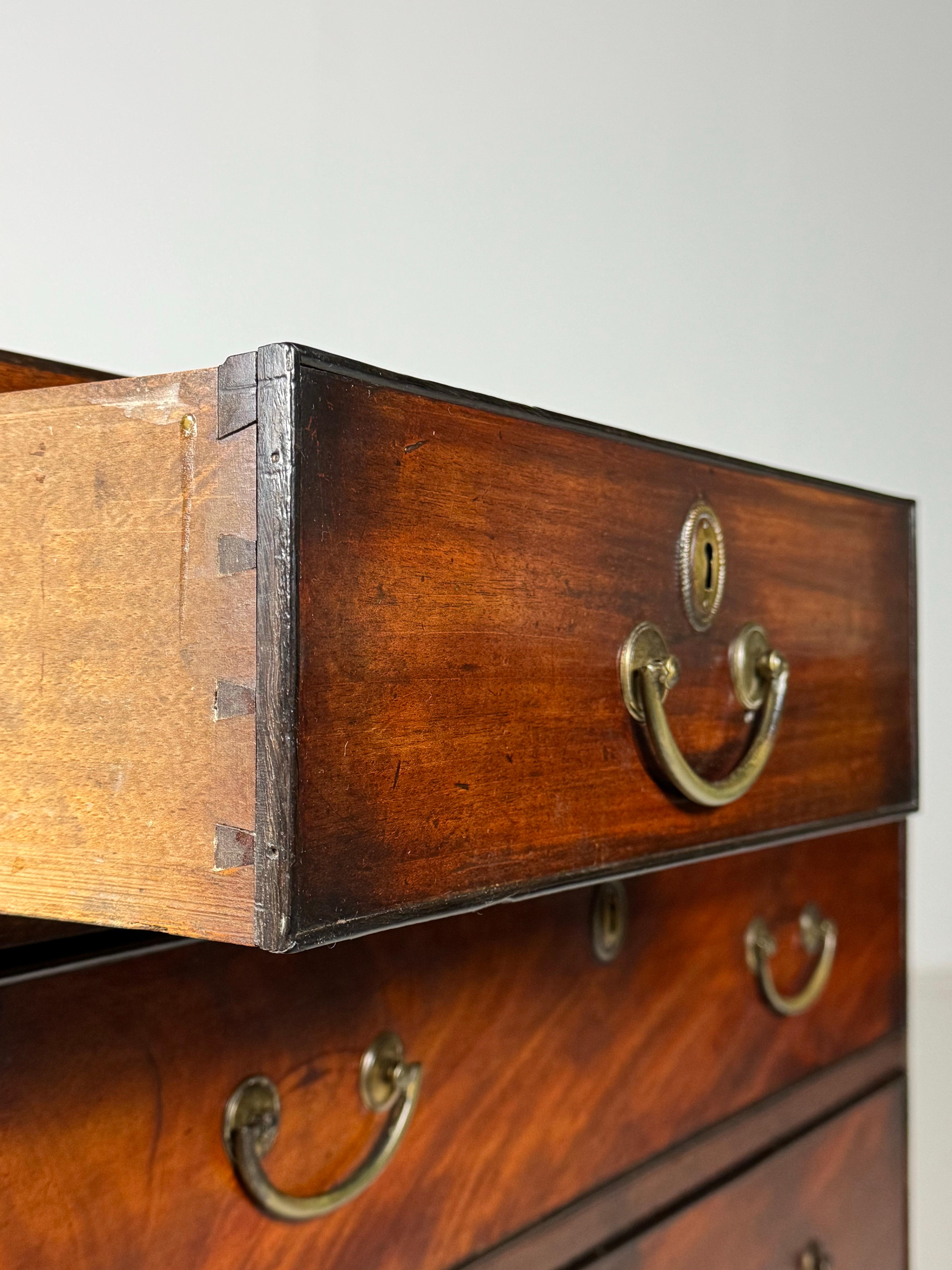 English Georgian Mahogany Commode ca. 1800 For Sale 14