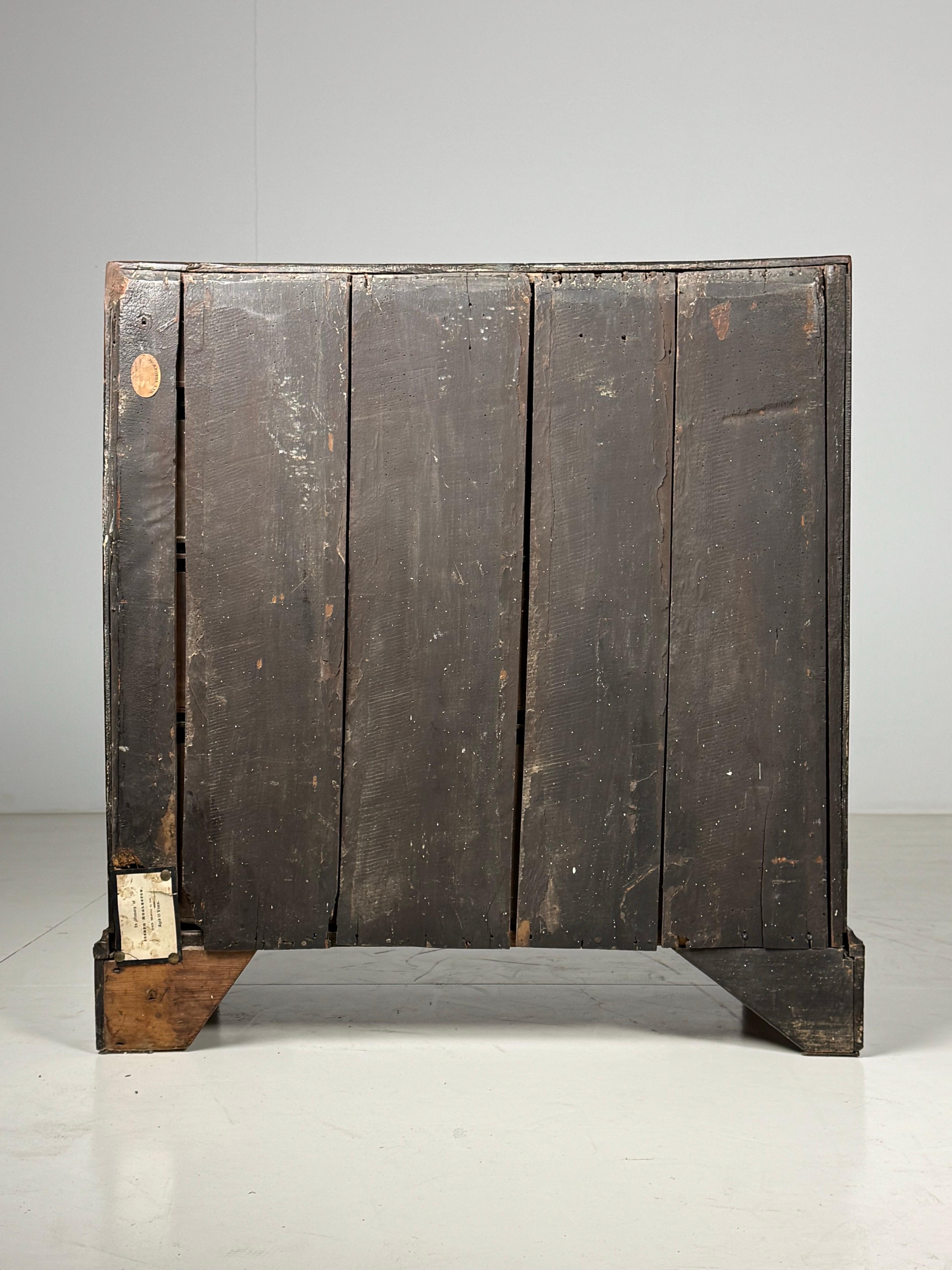 English Georgian Mahogany Commode ca. 1800 For Sale 16