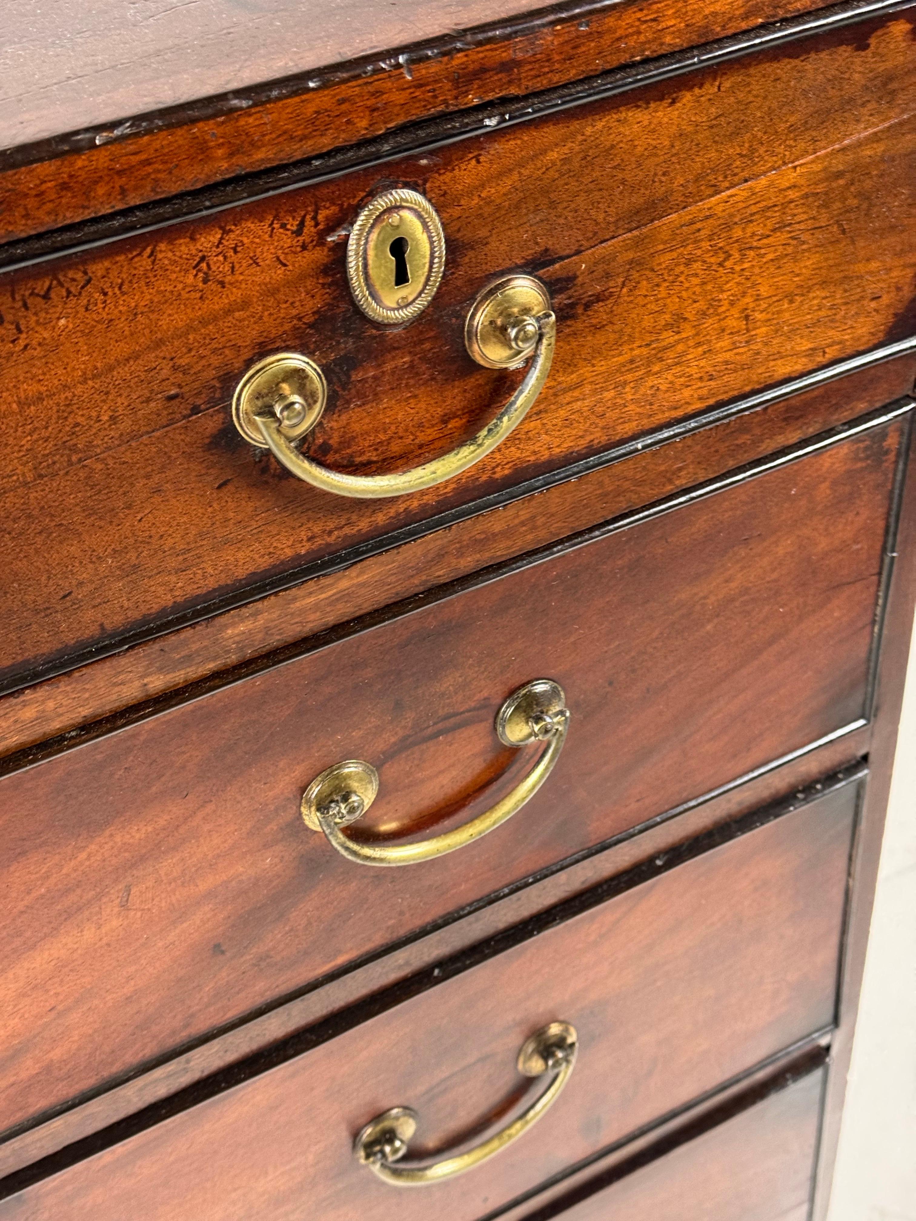 Early 19th Century English Georgian Mahogany Commode ca. 1800 For Sale