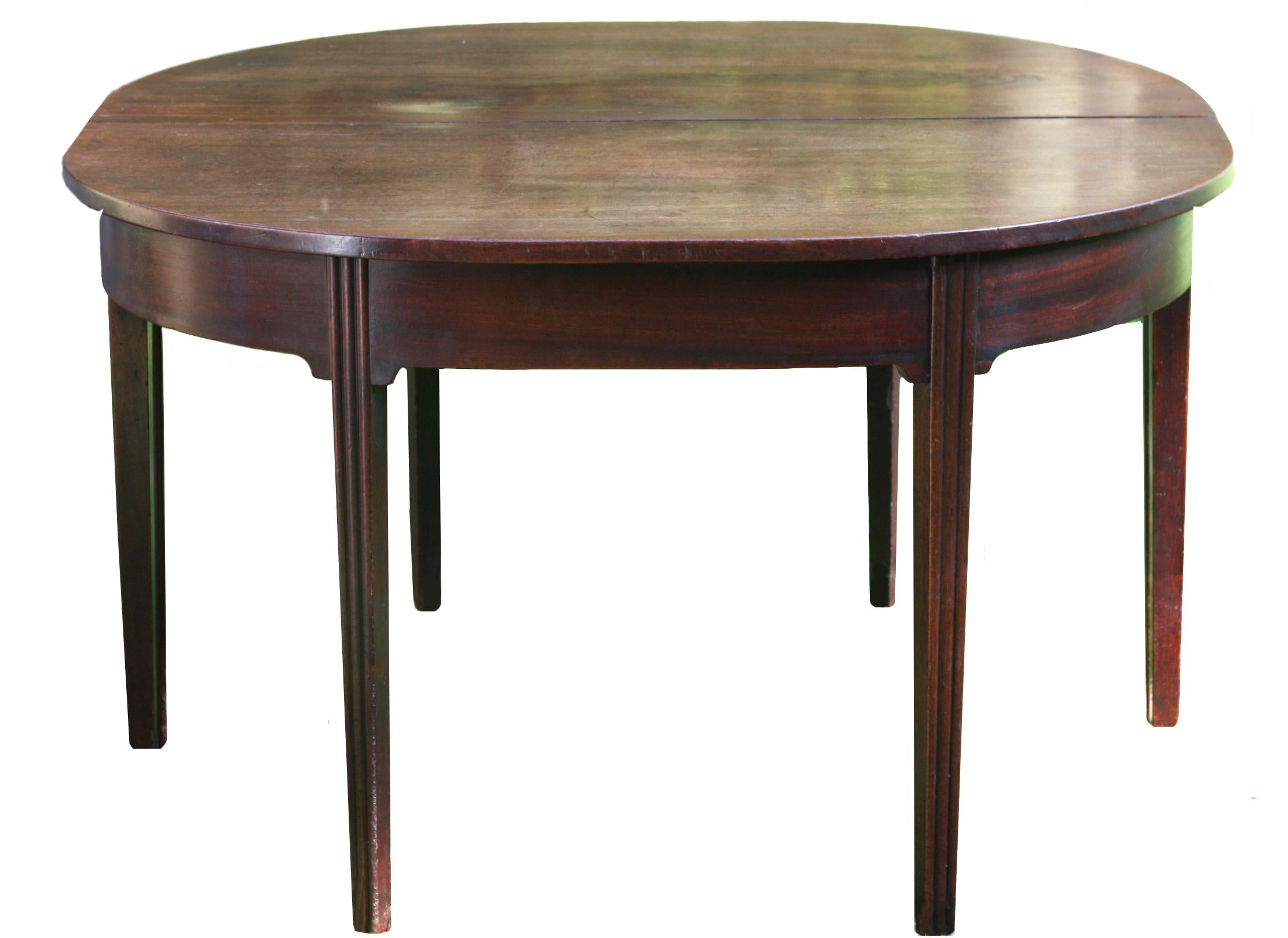 English Georgian Mahogany Dining Table to Seat 8 with Multiple Configurations In Good Condition For Sale In Tetbury, GB