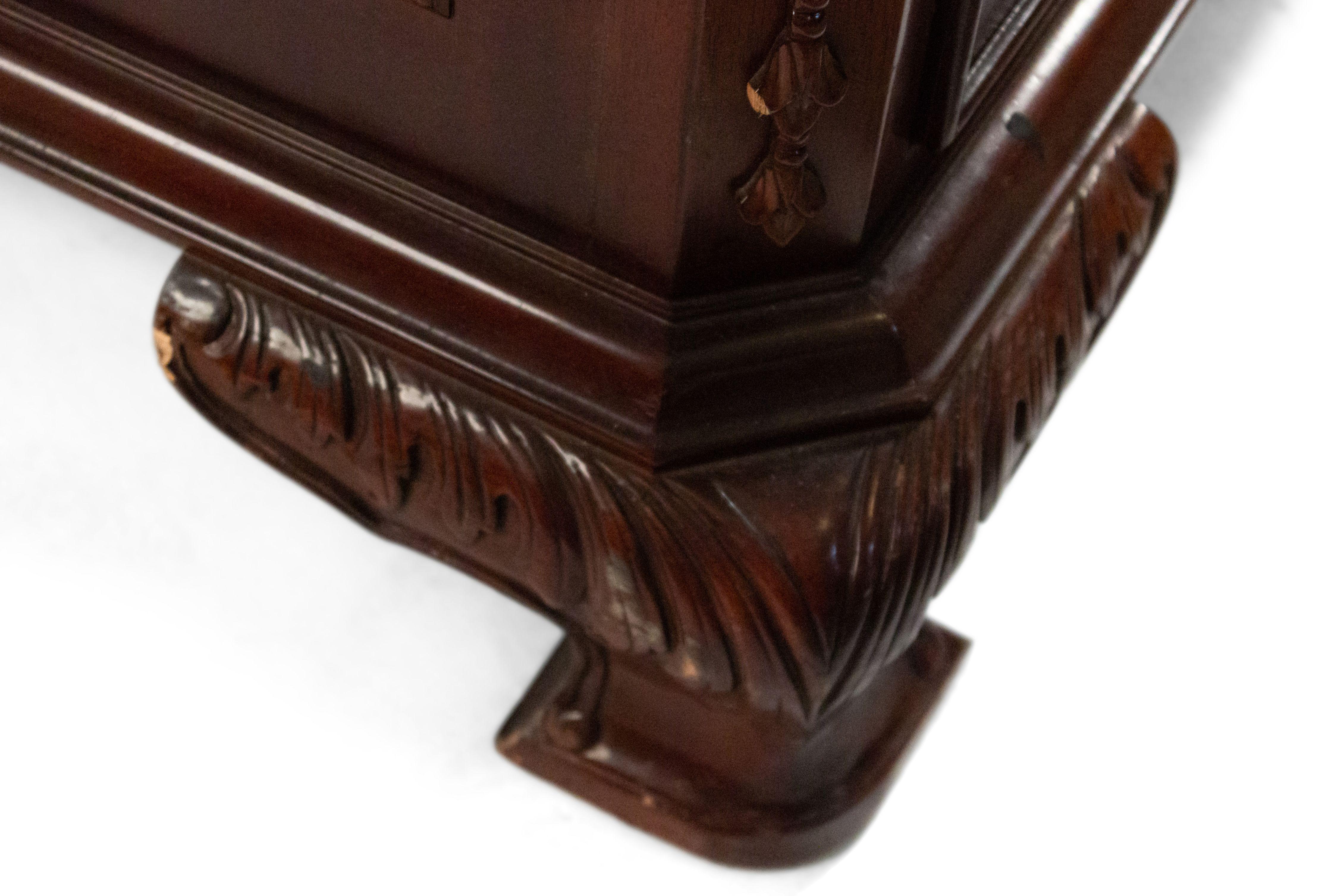 English Georgian Mahogany Kneehole Desk For Sale 2