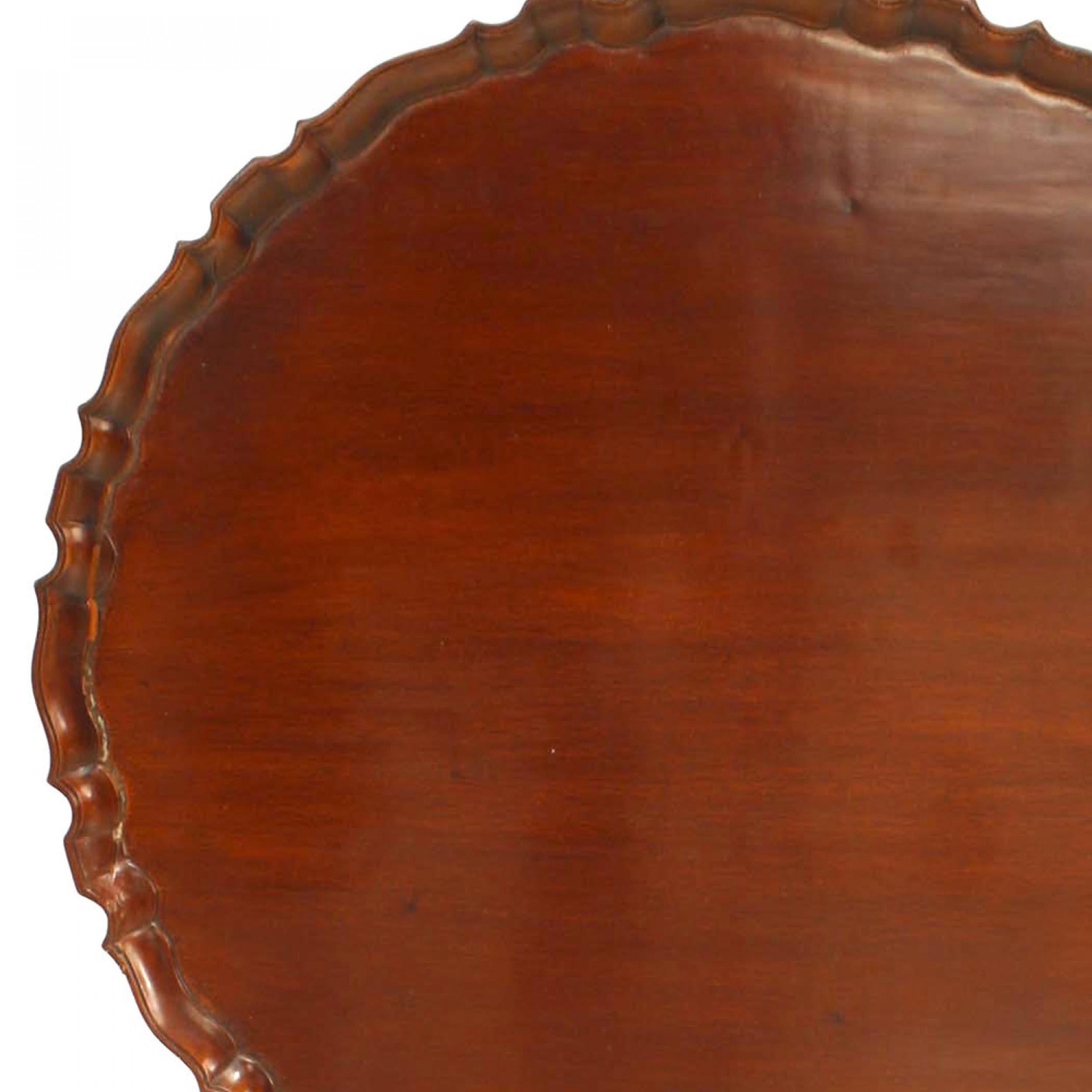 Britannique Table d'appoint à festons en acajou de style géorgien anglais en vente