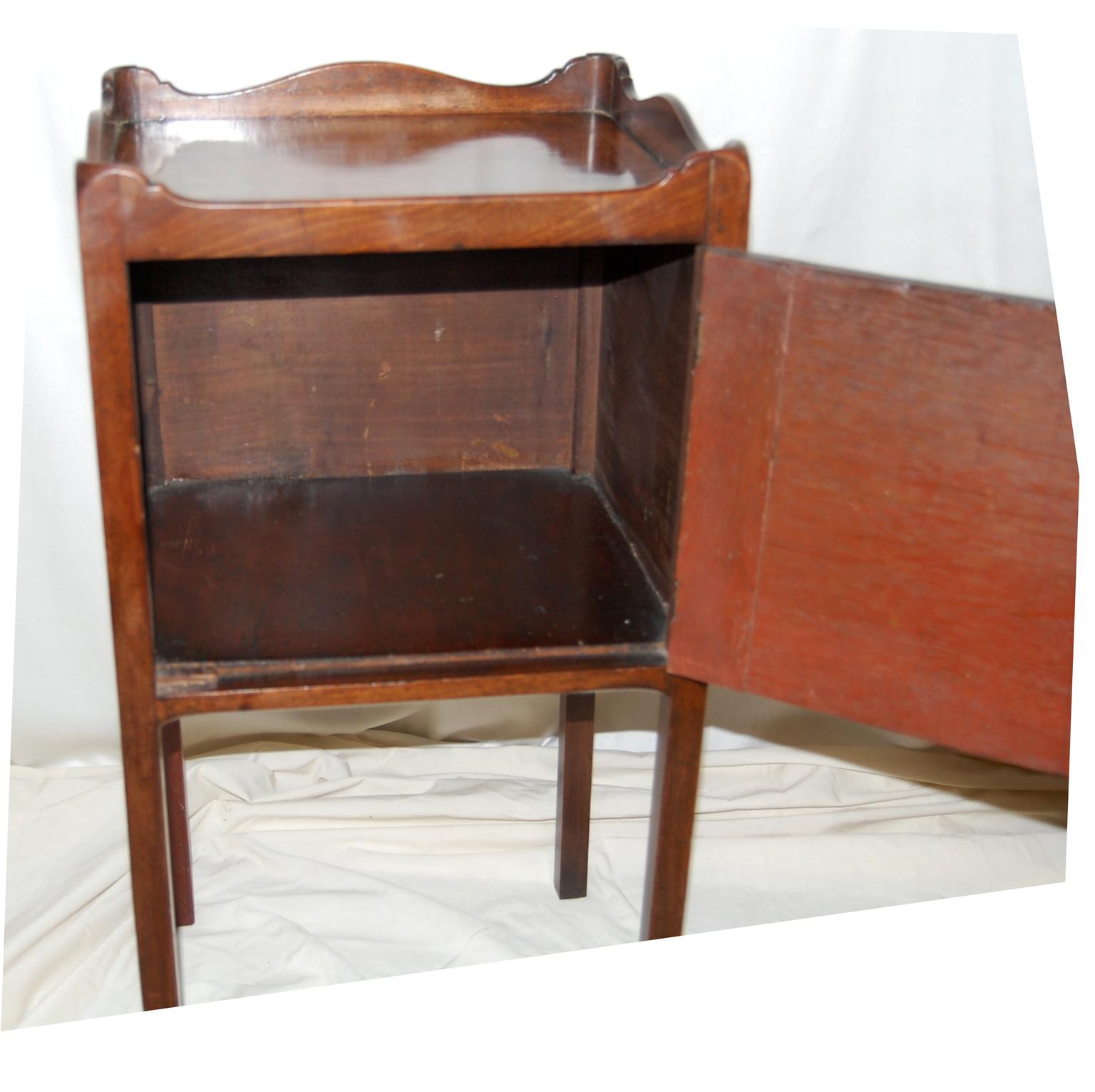 English Georgian Mahogany Tapered Leg Pot Cupboard with Galleried Top 2
