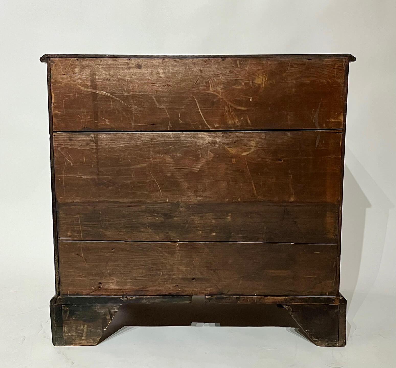 English Georgian Mahogany Two-Drawer Bachelor's Chest, circa 1760 For Sale 4