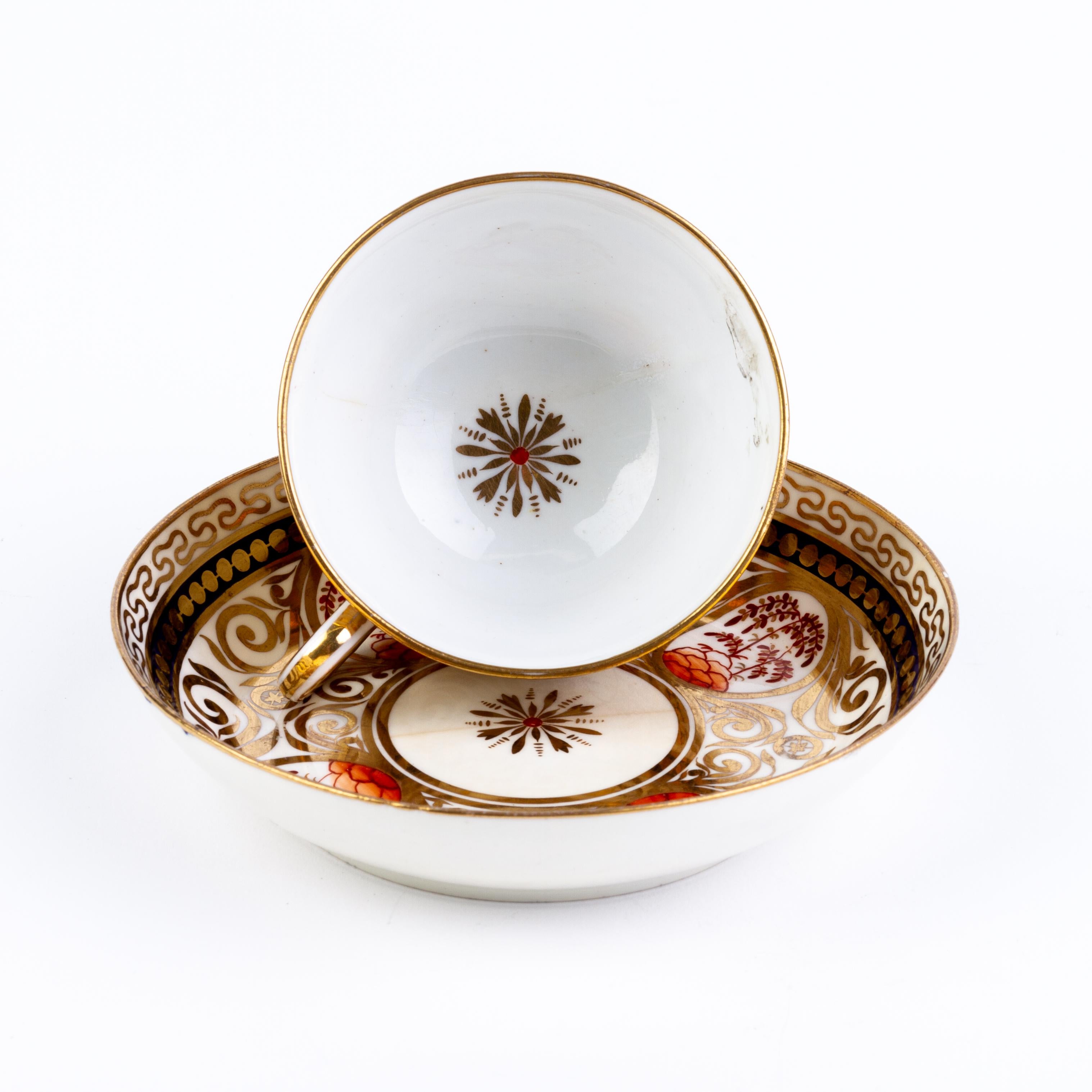 English Georgian Minton Fine Porcelain Teacup & Saucer Early 19th Century For Sale 3