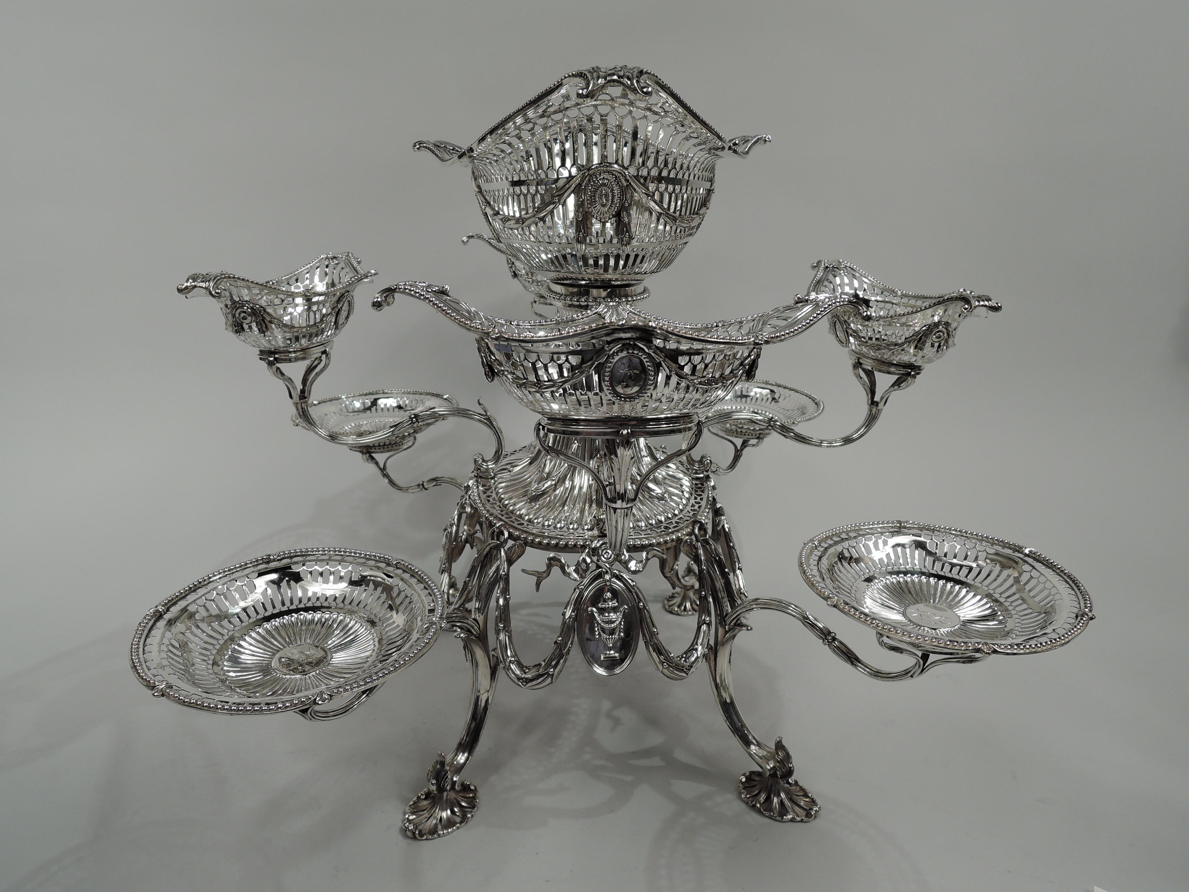 English Georgian Neoclassical Epergne by Thomas Pitts, 1774 In Good Condition For Sale In New York, NY