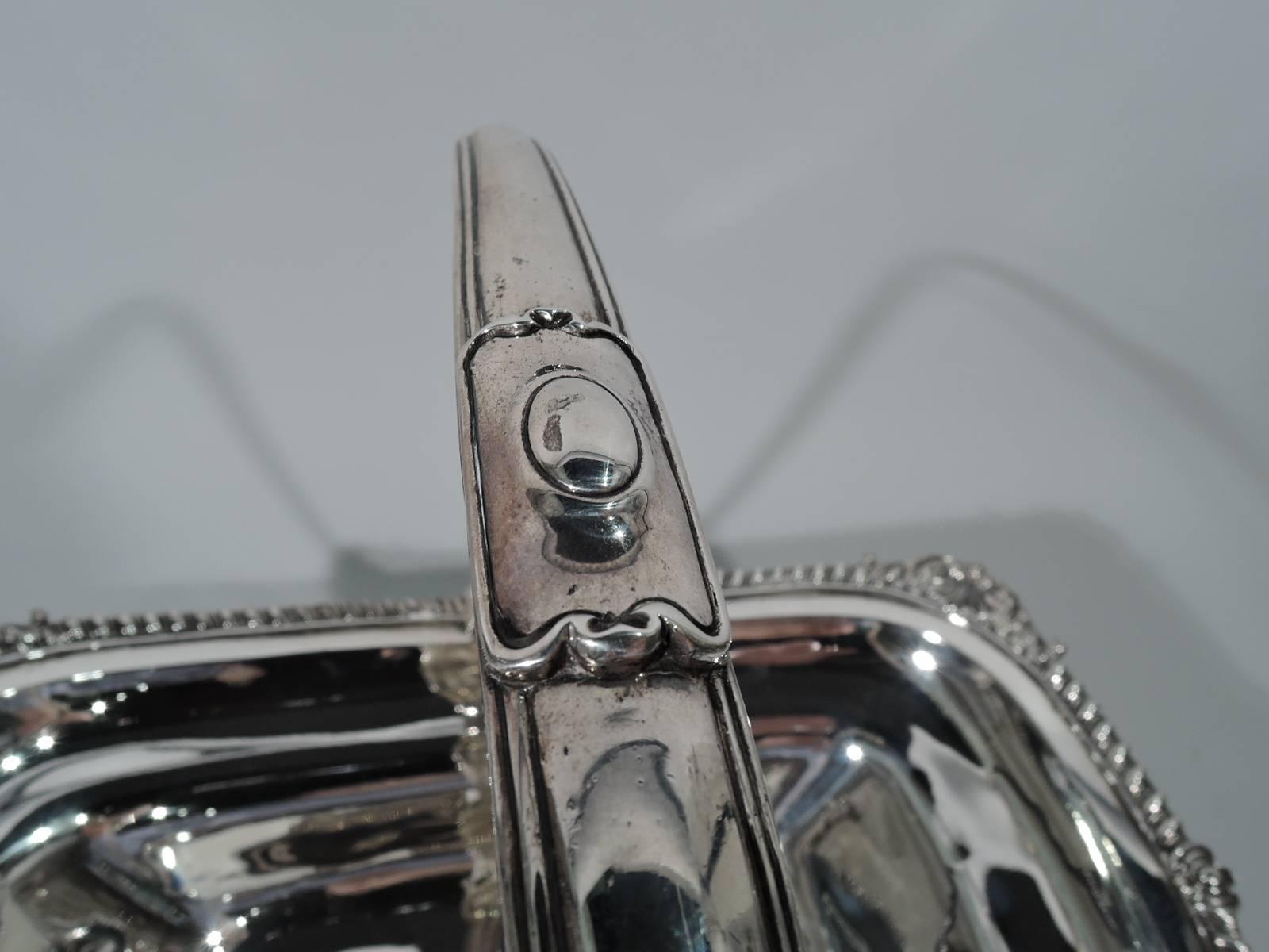 English Georgian Neoclassical Sterling Silver Basket In Excellent Condition In New York, NY