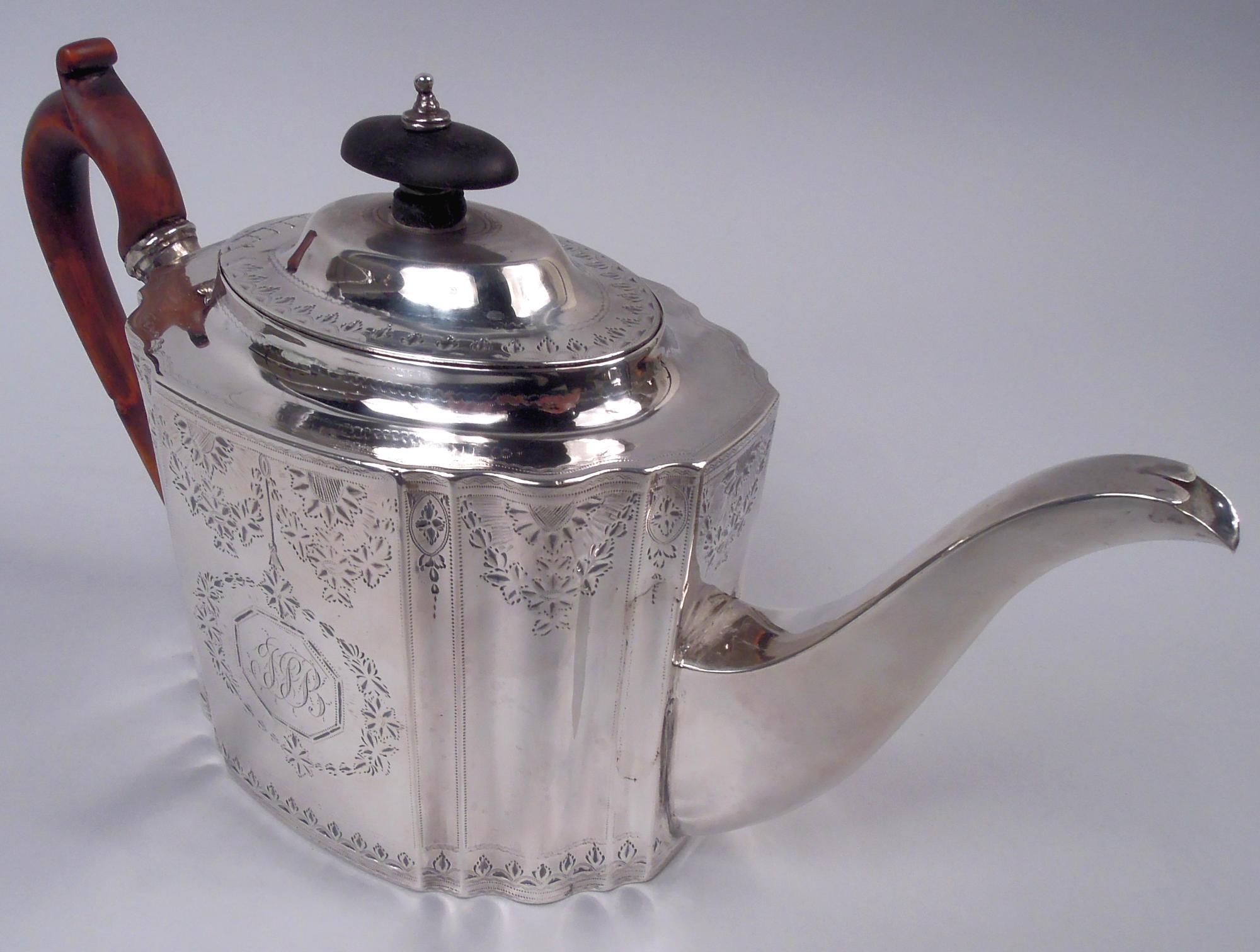 Néoclassique Théière en argent sterling de style géorgien néoclassique anglais, 1792 en vente
