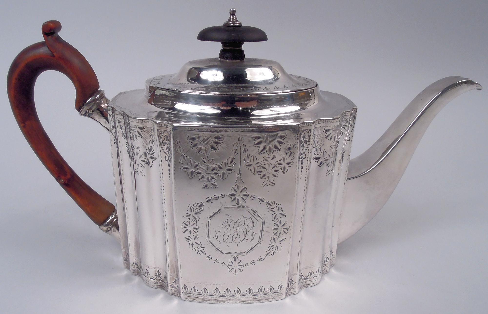 Britannique Théière en argent sterling de style géorgien néoclassique anglais, 1792 en vente