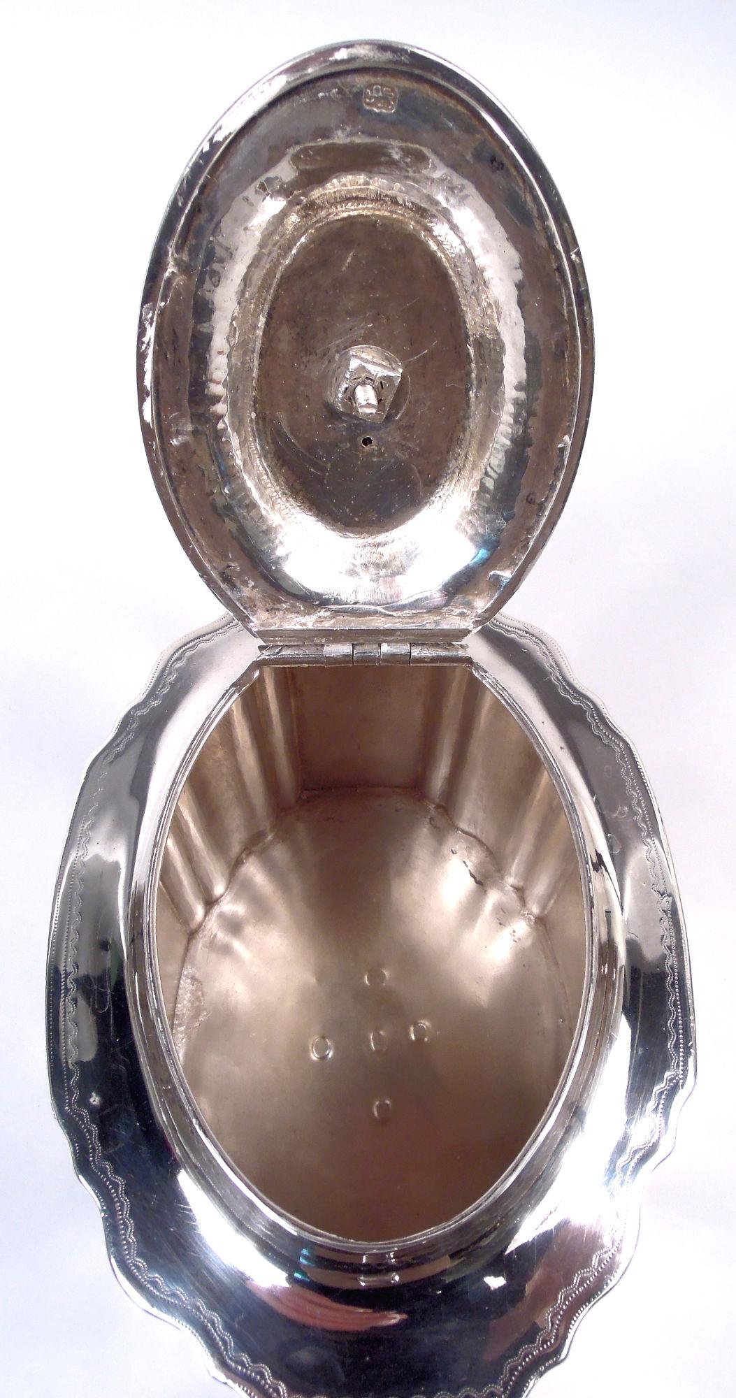 Théière en argent sterling de style géorgien néoclassique anglais, 1792 Bon état - En vente à New York, NY