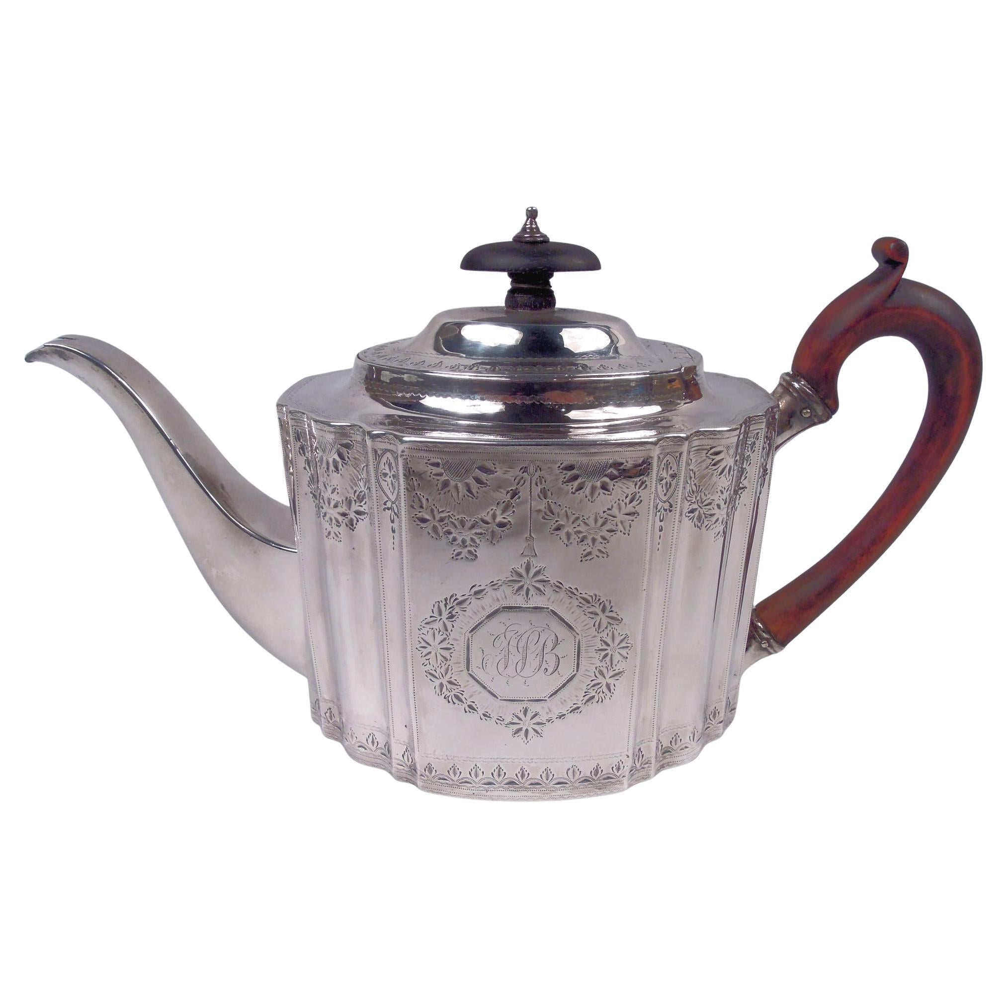 Théière en argent sterling de style géorgien néoclassique anglais, 1792 en vente