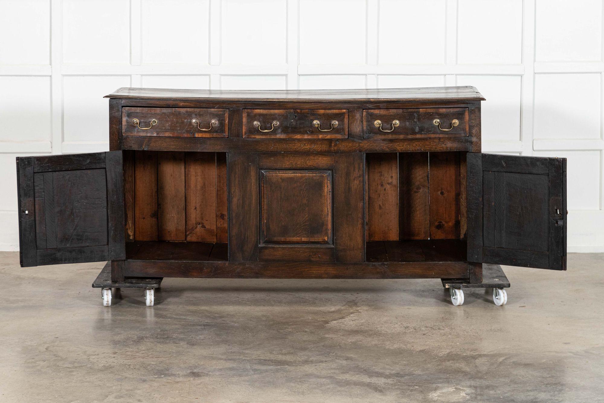 circa 1800
Base per comò inglese in quercia georgiana
sku 2084
W167 x D49 x H82 cm
Peso 72Kg