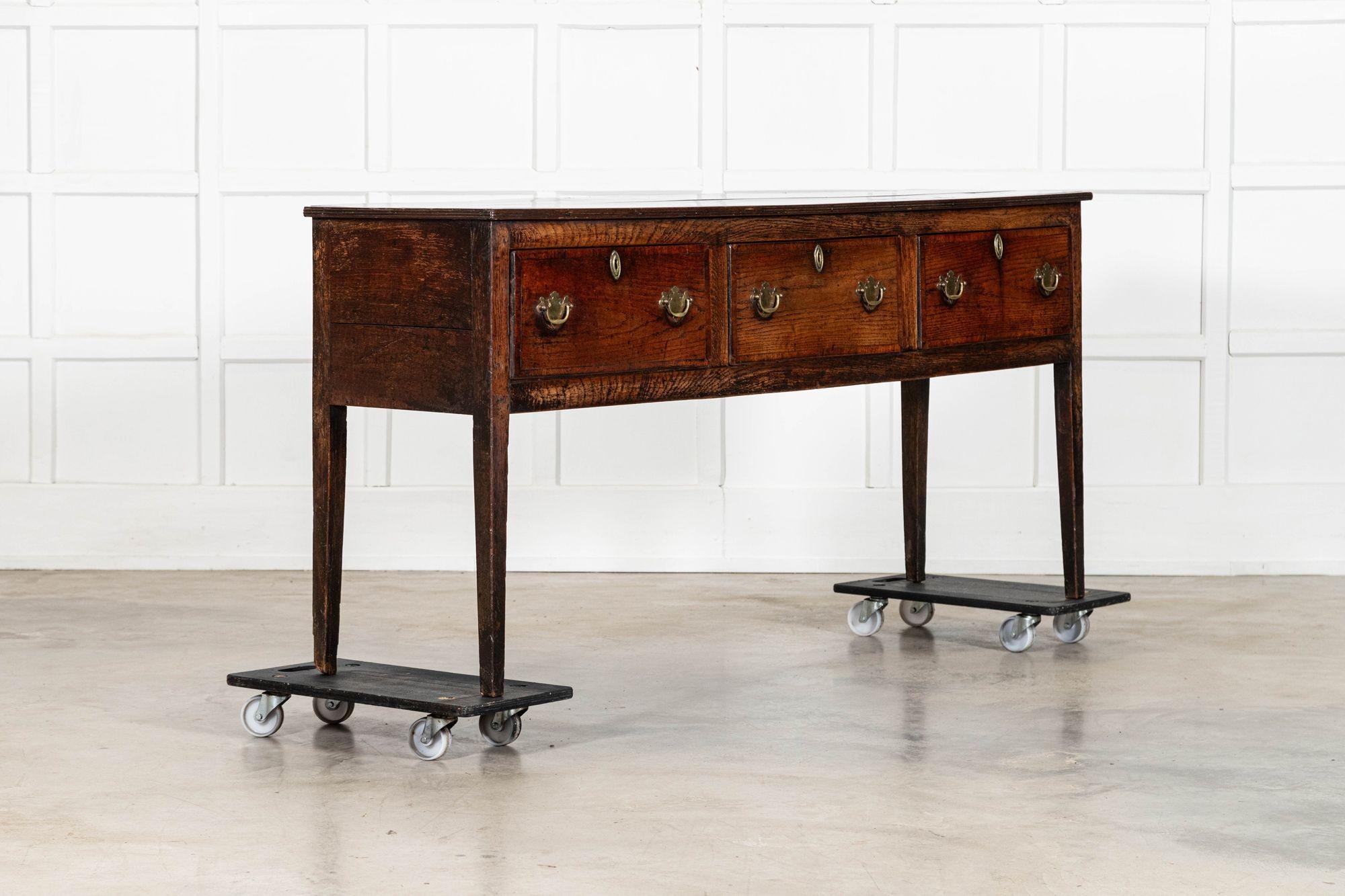 circa 1800
Base per comò inglese in quercia georgiana
sku 2085
W184.5 x D46 x H84 cm
Peso 41Kg