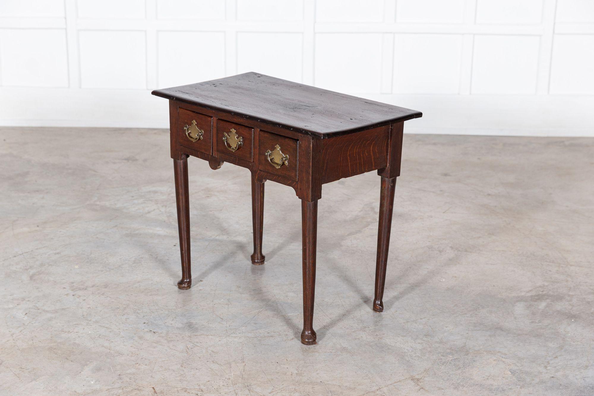 circa 1800
English Georgian oak lowboy.
sku 1285.
Measures: W78 x D45 x H69 cm.