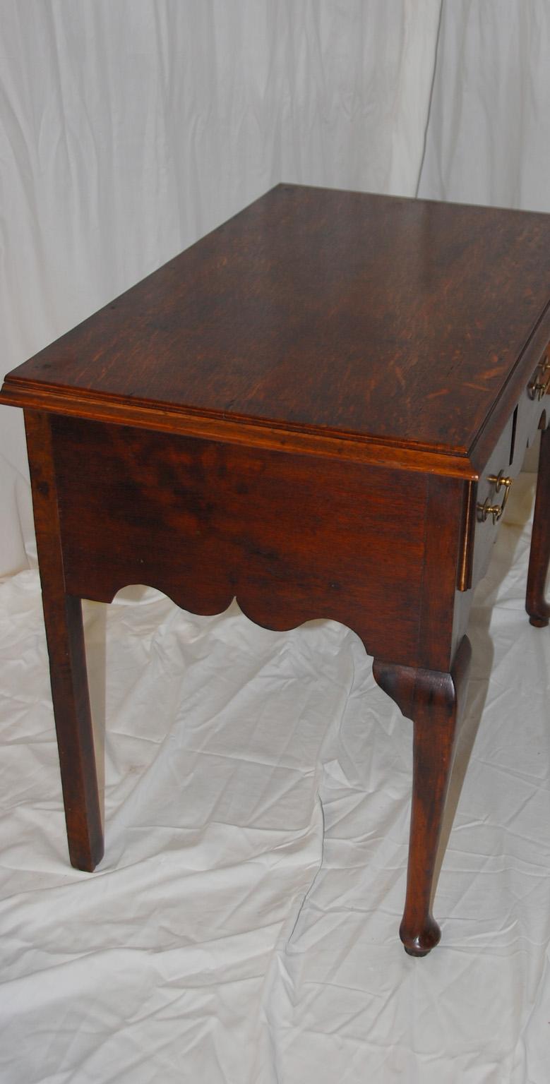 English Georgian Oak Lowboy with Cabriole Legs and Crossbanded Drawer Fronts In Good Condition In Wells, ME