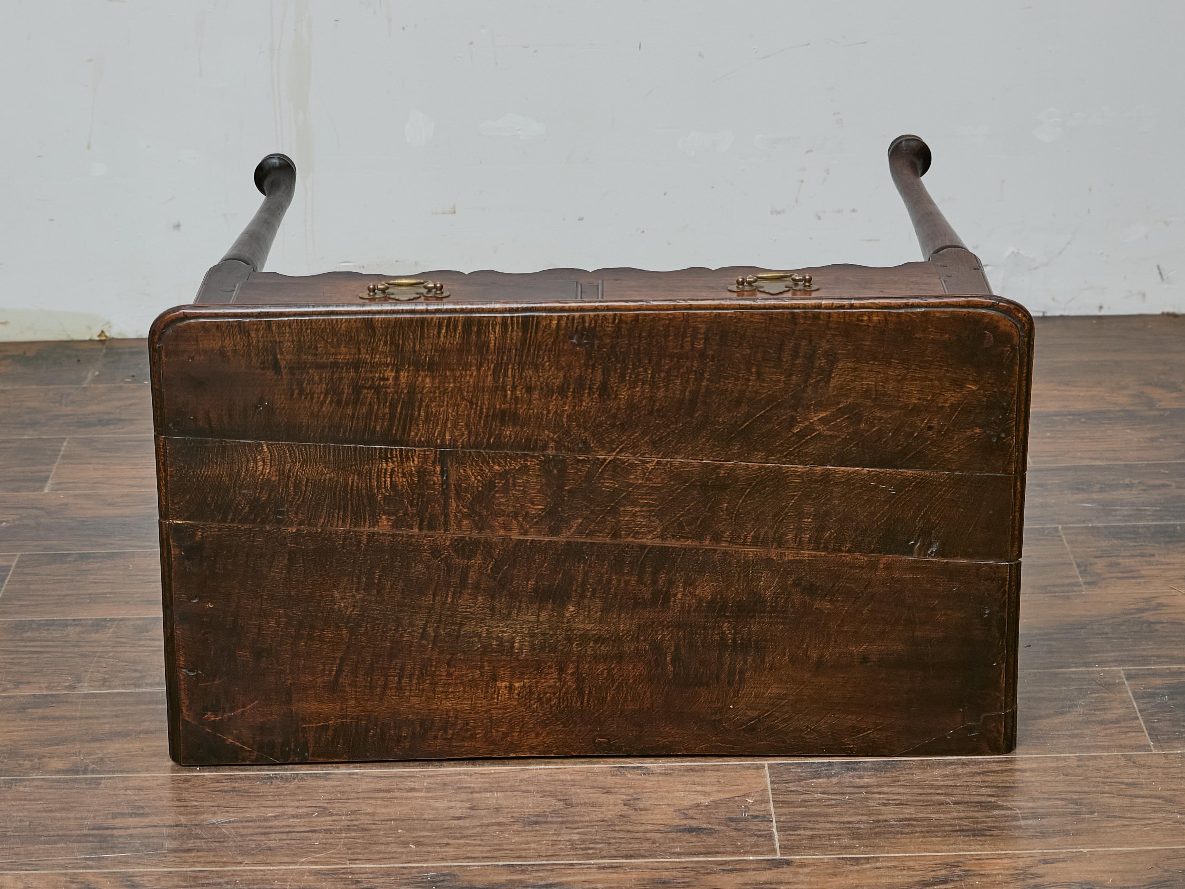 Table d'appoint géorgienne anglaise en Oak avec deux tiroirs et pieds pad, vers 1800 en vente 3