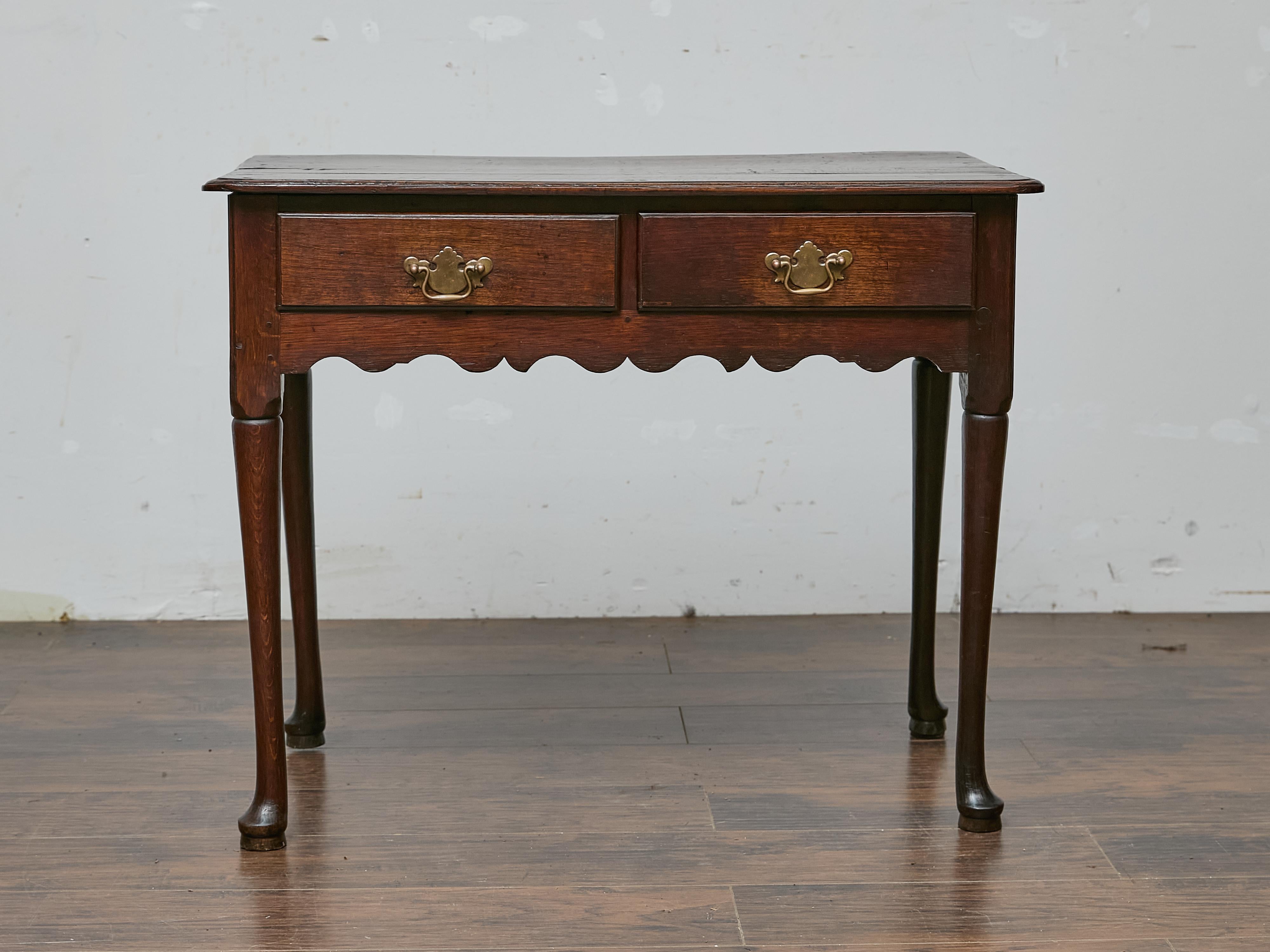Table d'appoint géorgienne anglaise en Oak avec deux tiroirs et pieds pad, vers 1800 en vente 5