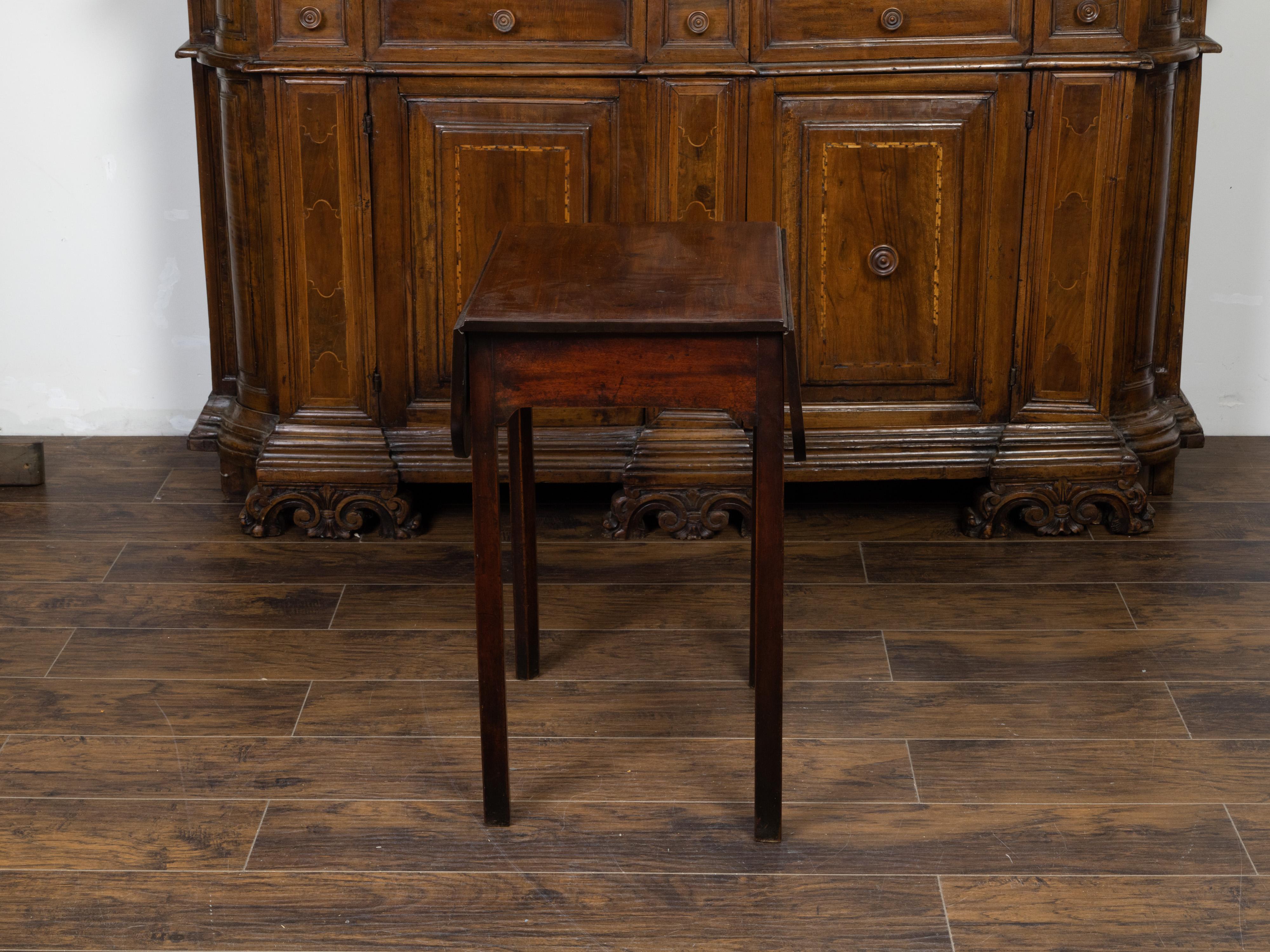 English Georgian Period 1800s Mahogany Pembroke Table with Single Drawer For Sale 1