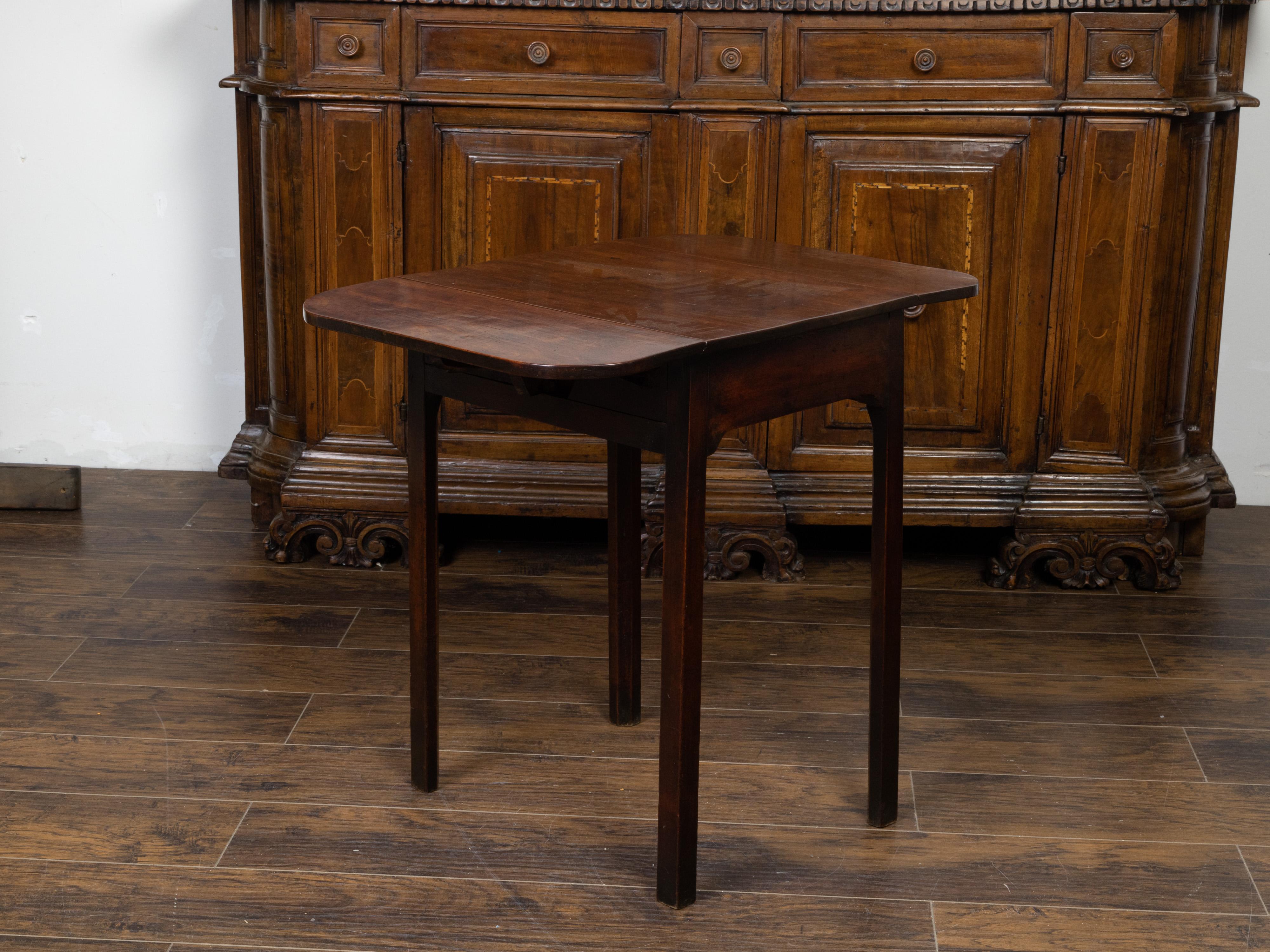 English Georgian Period 1800s Mahogany Pembroke Table with Single Drawer For Sale 3