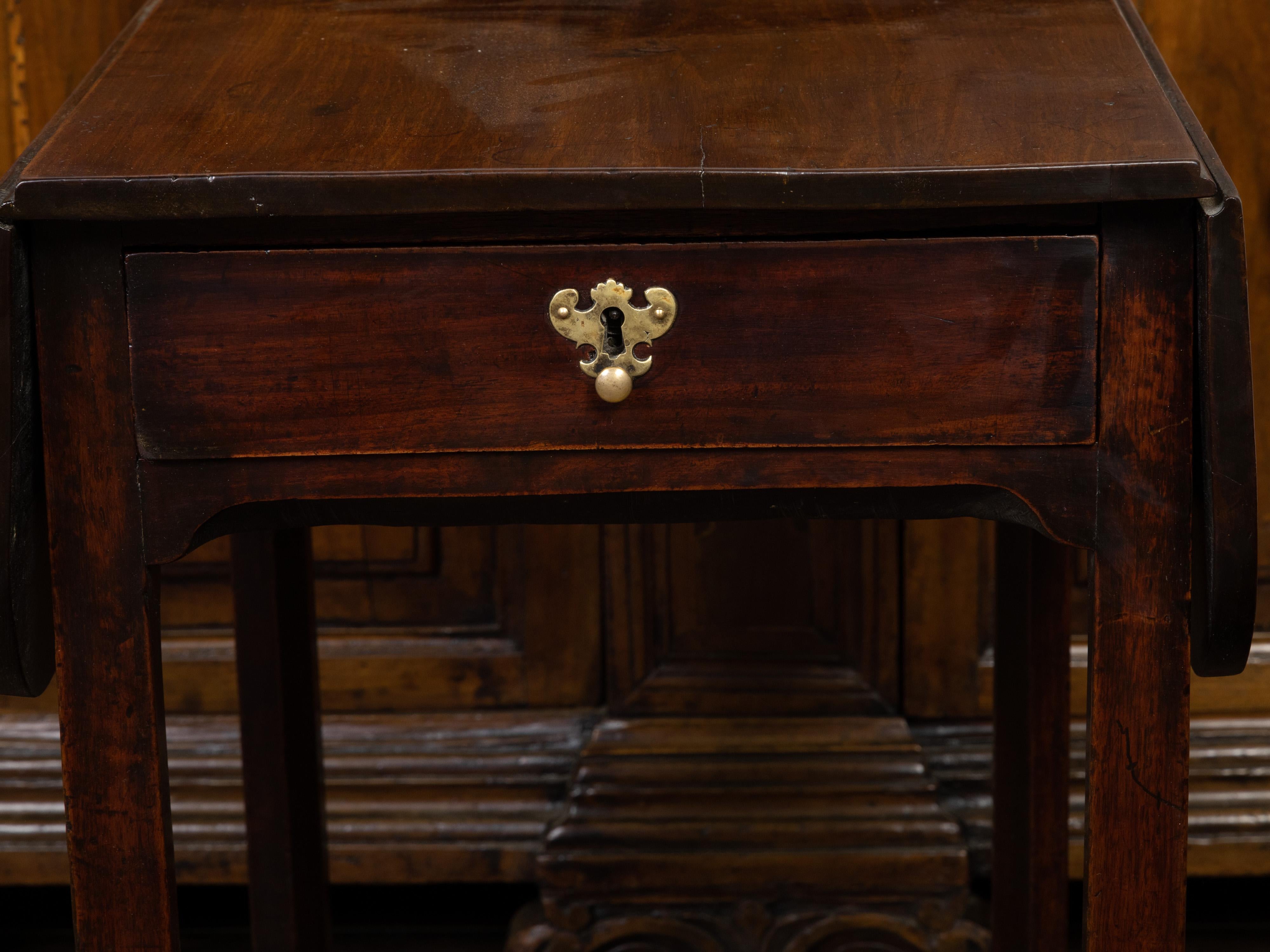 Table Pembroke en acajou de la période géorgienne anglaise des années 1800 avec un seul tiroir en vente 2