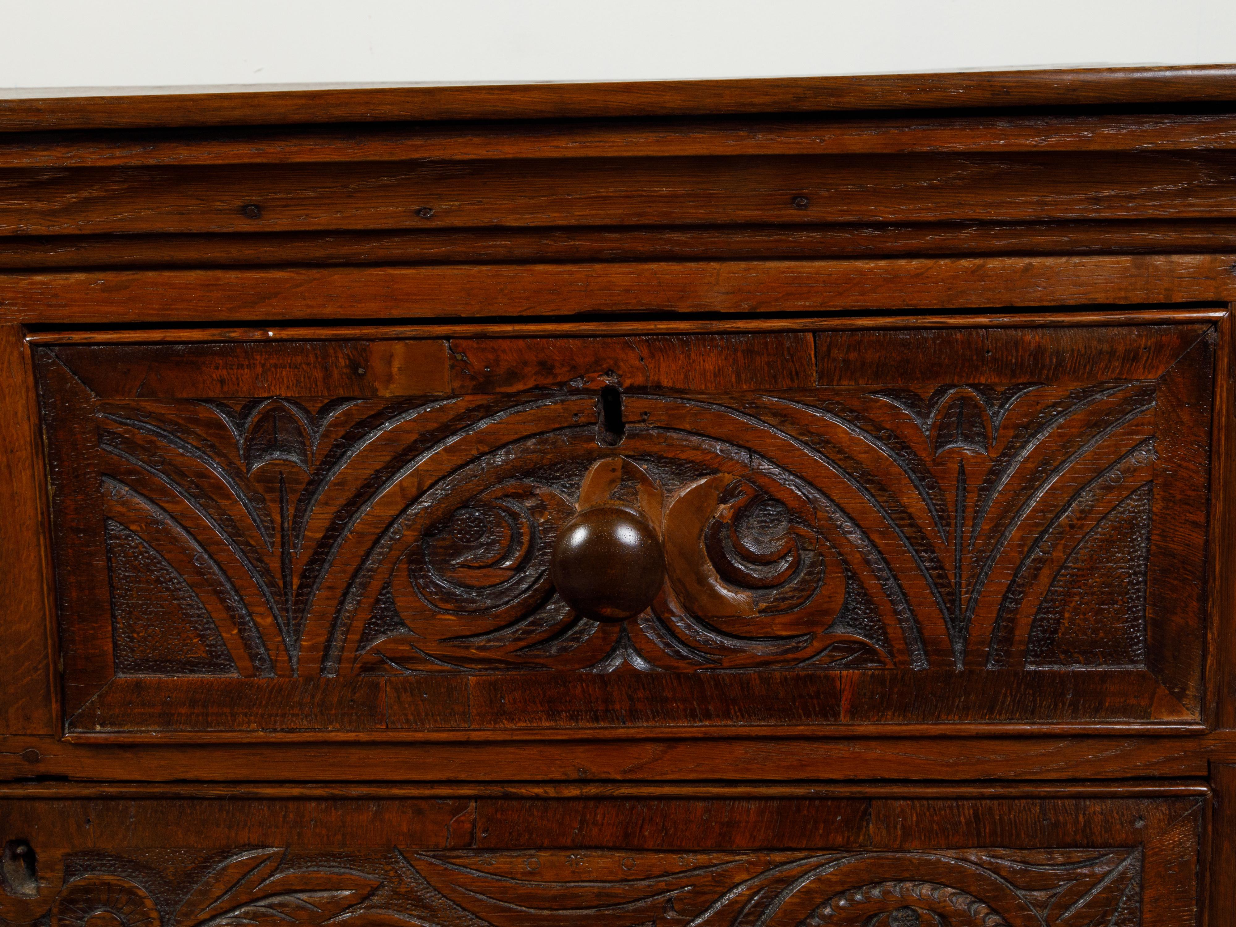 English Georgian Period 1800s Oak Chest with Four Drawers and Carved Motifs For Sale 7