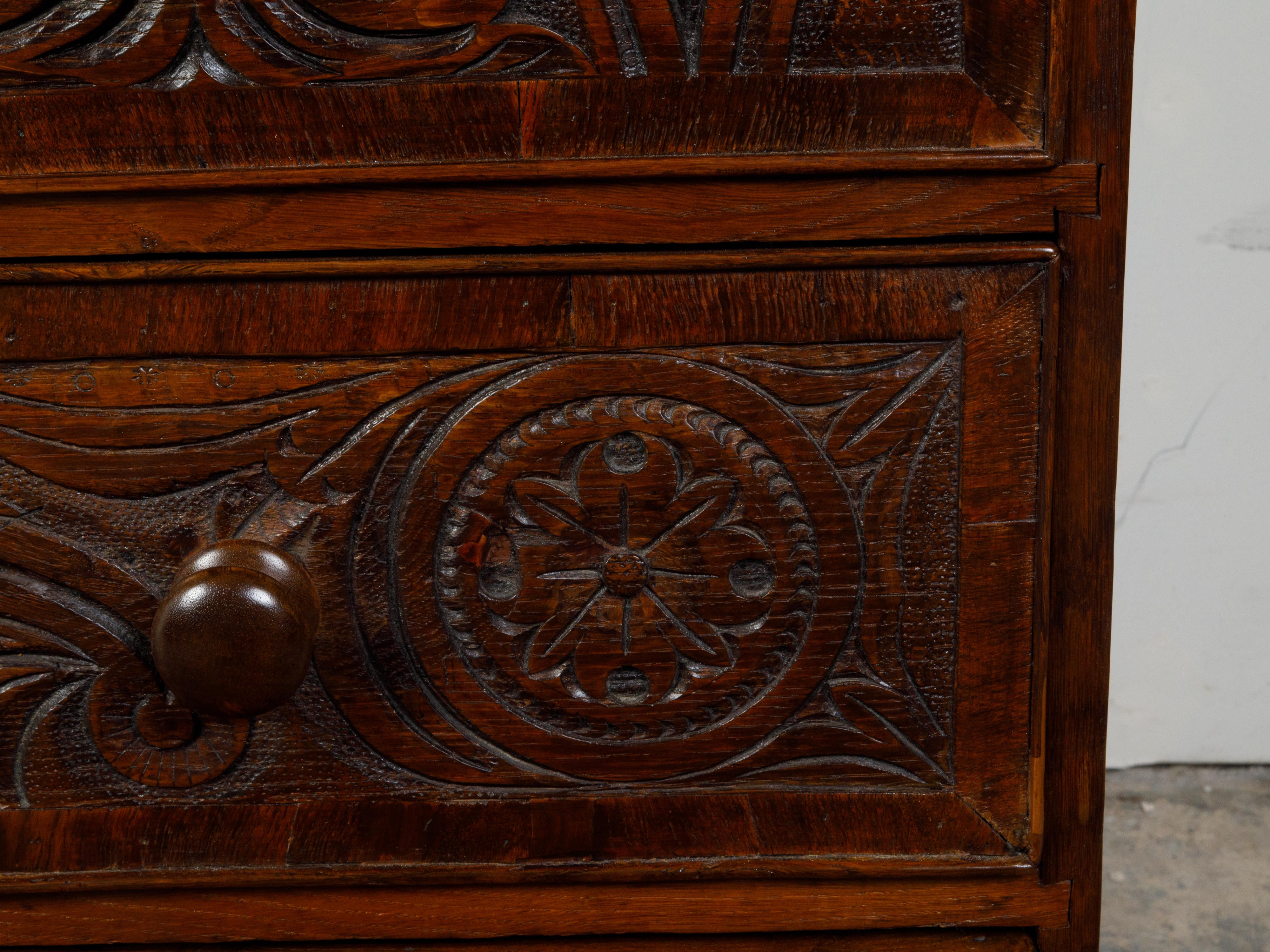 English Georgian Period 1800s Oak Chest with Four Drawers and Carved Motifs For Sale 8