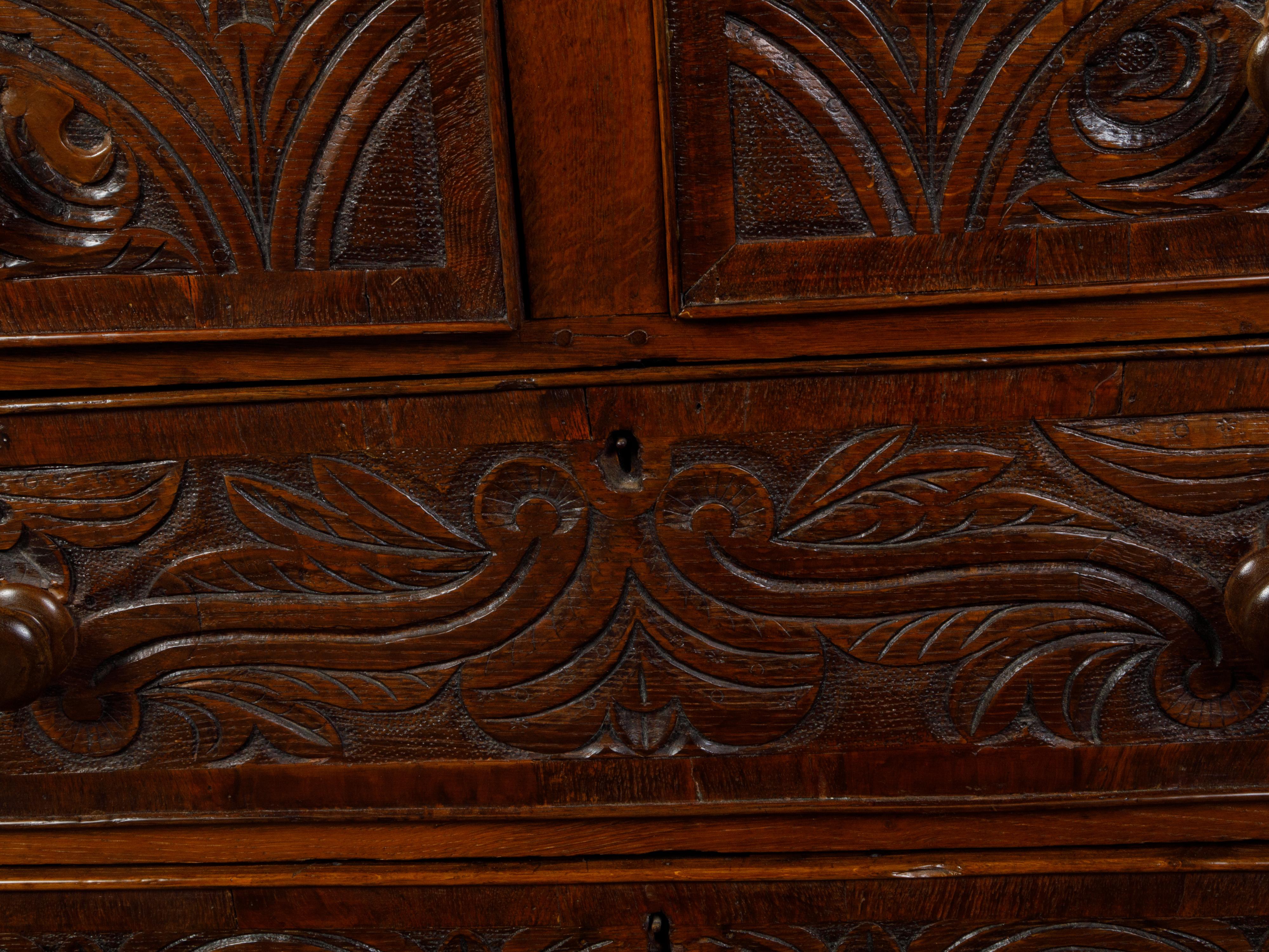 English Georgian Period 1800s Oak Chest with Four Drawers and Carved Motifs For Sale 9