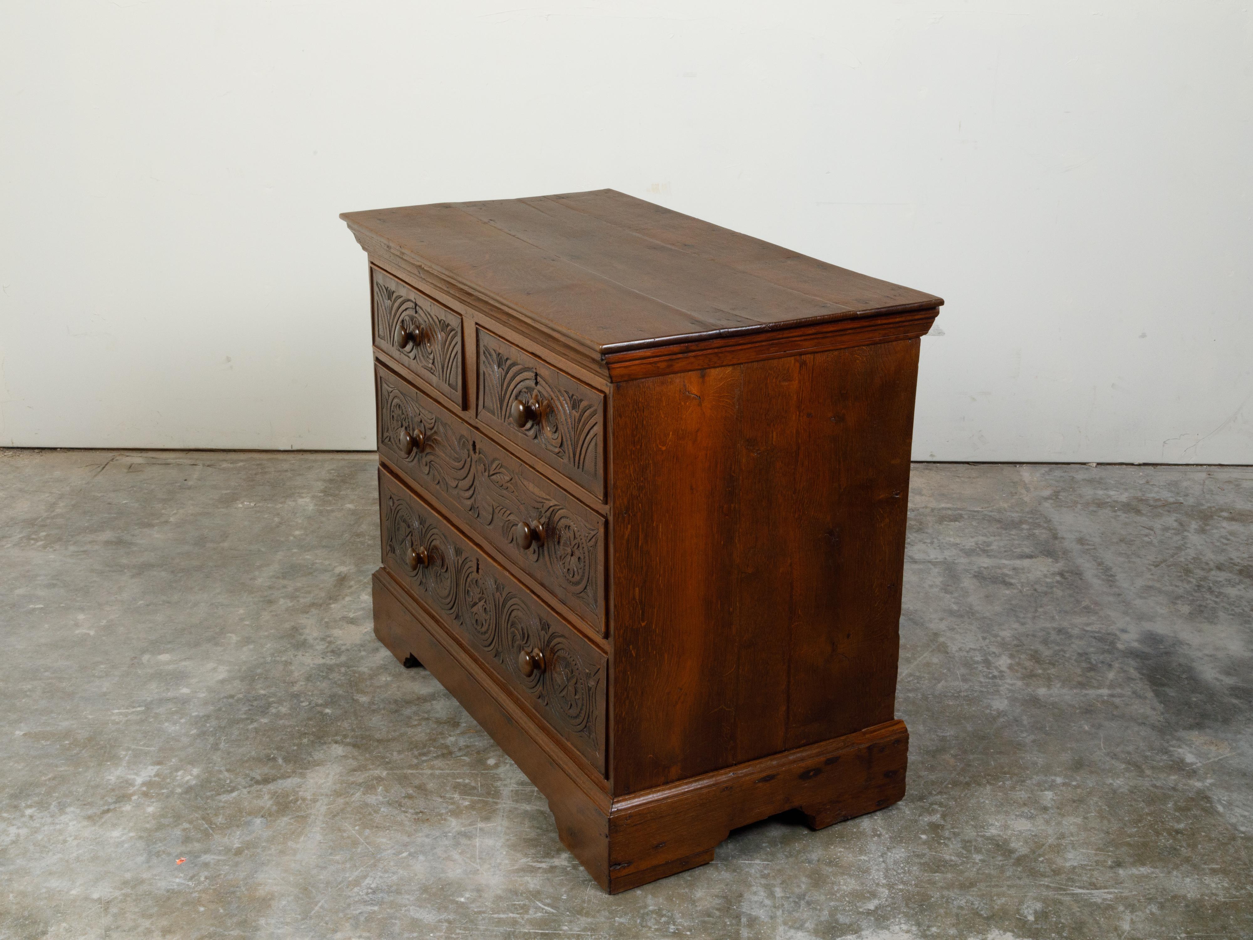 English Georgian Period 1800s Oak Chest with Four Drawers and Carved Motifs For Sale 4