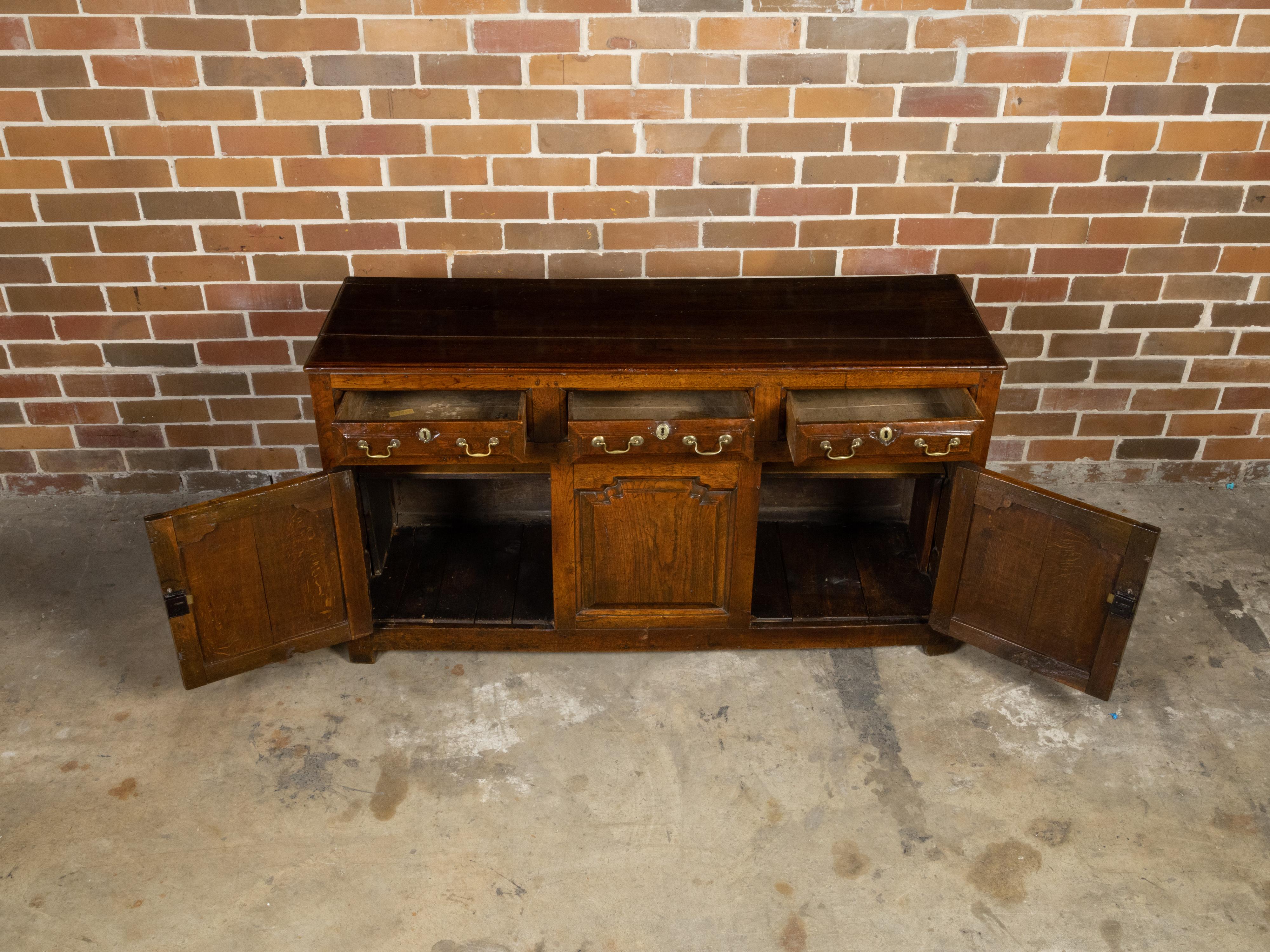 English Georgian Period 1800s Oak Dresser Base with Three Drawers and Two Doors In Good Condition In Atlanta, GA