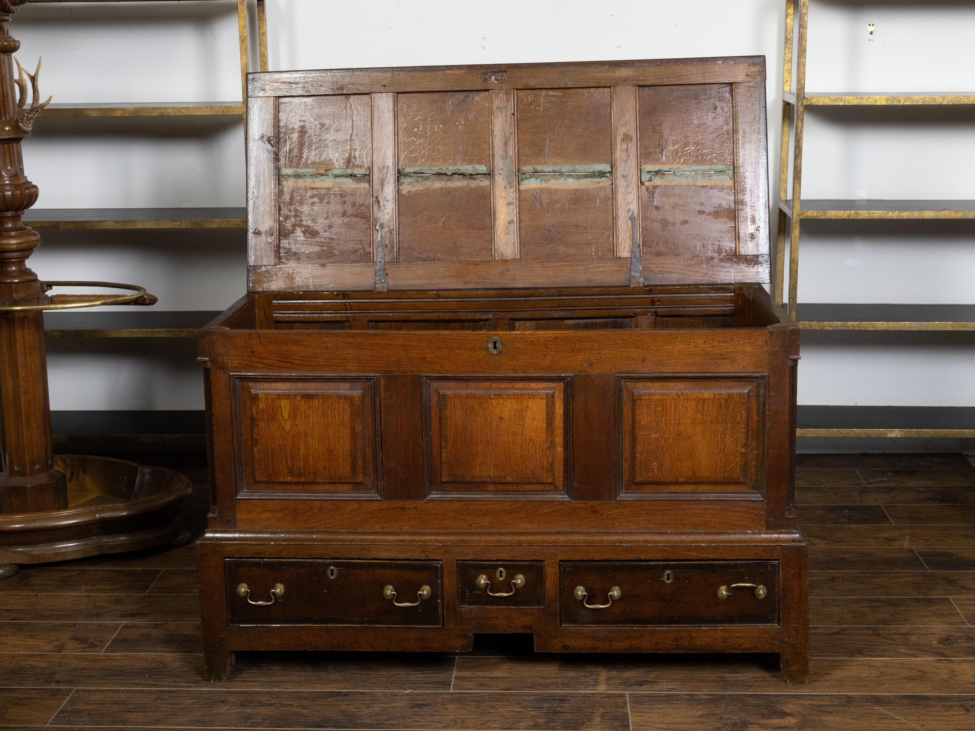 English Georgian Period 1800s Oak Mule Chest with Lift Top and Three Drawers For Sale 1