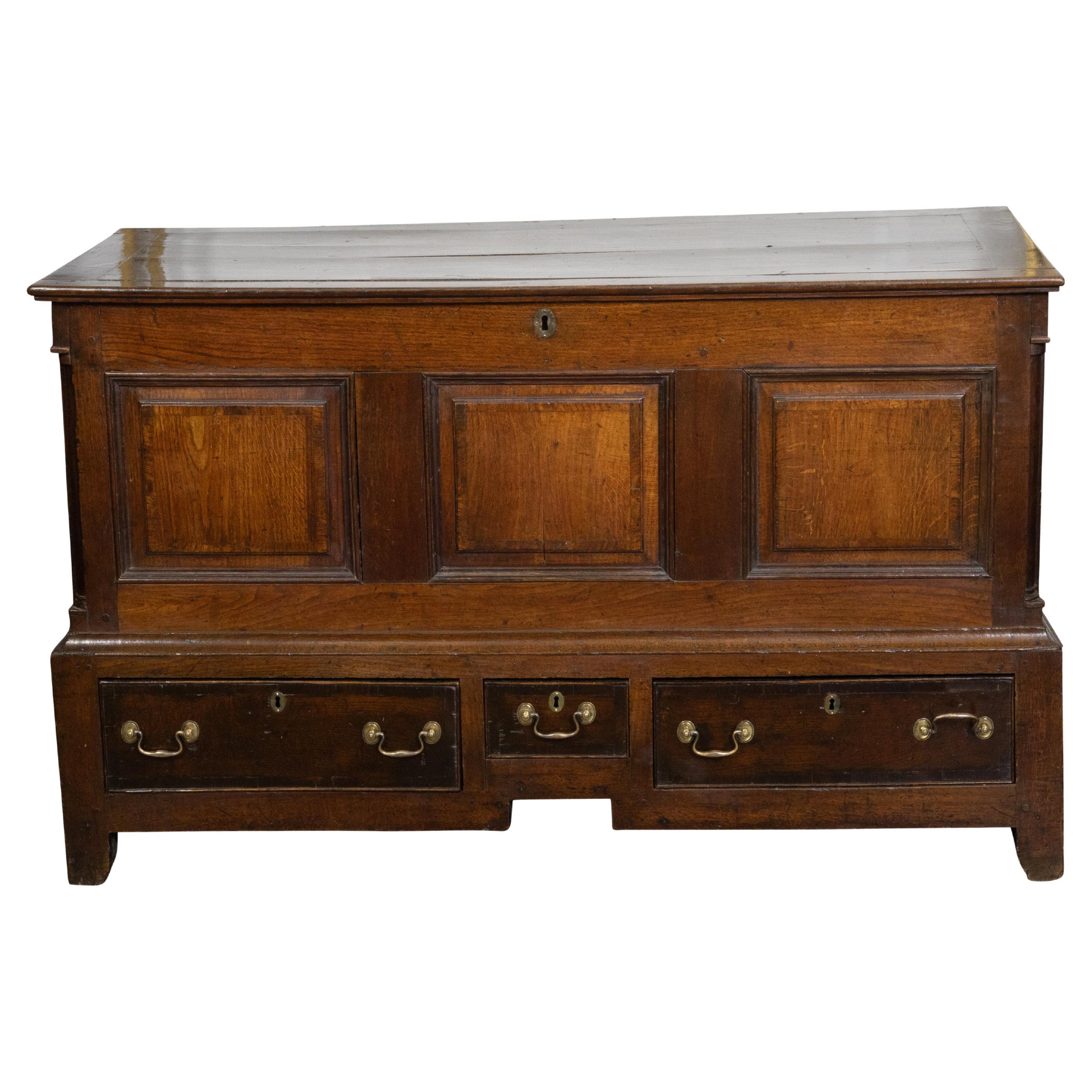 English Georgian Period 1800s Oak Mule Chest with Lift Top and Three Drawers For Sale