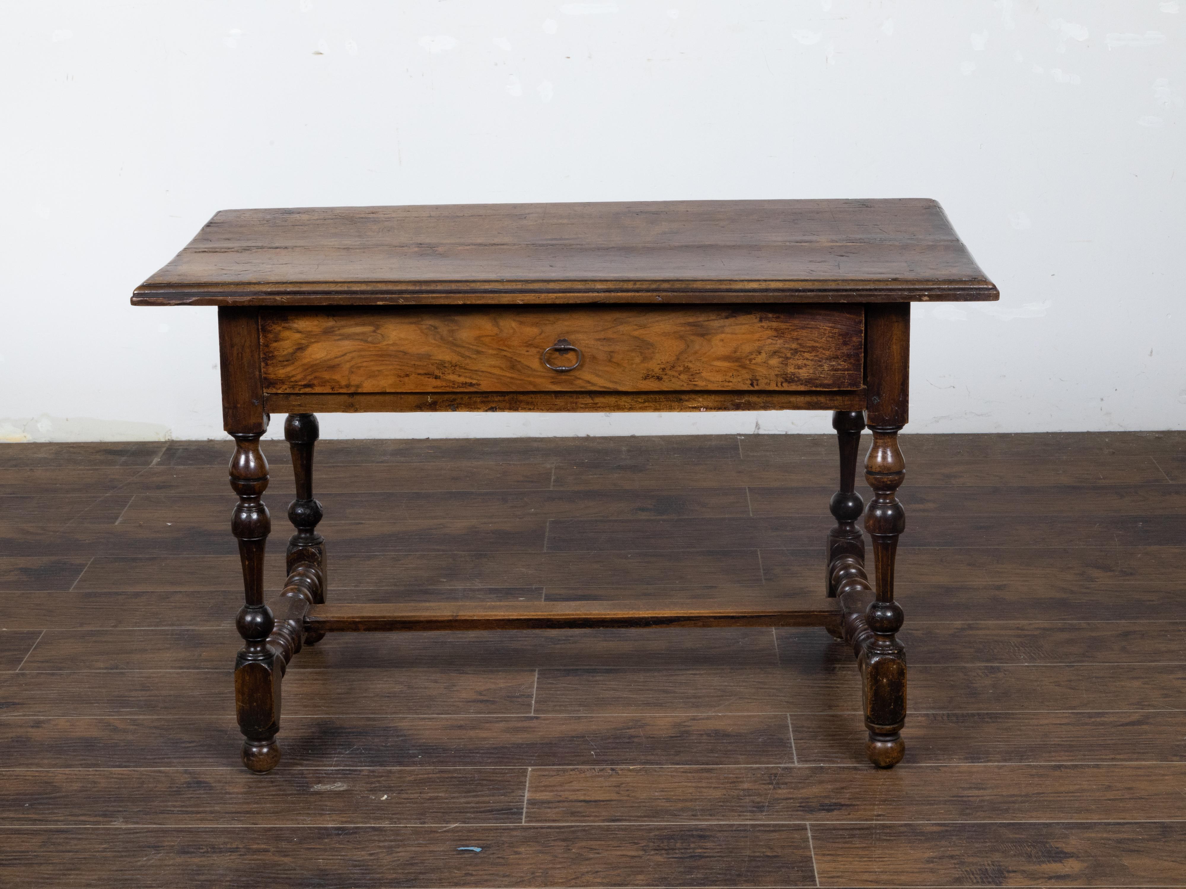 English Georgian Period 1800s Walnut Table with Drawer and Turned Baluster Legs In Good Condition For Sale In Atlanta, GA