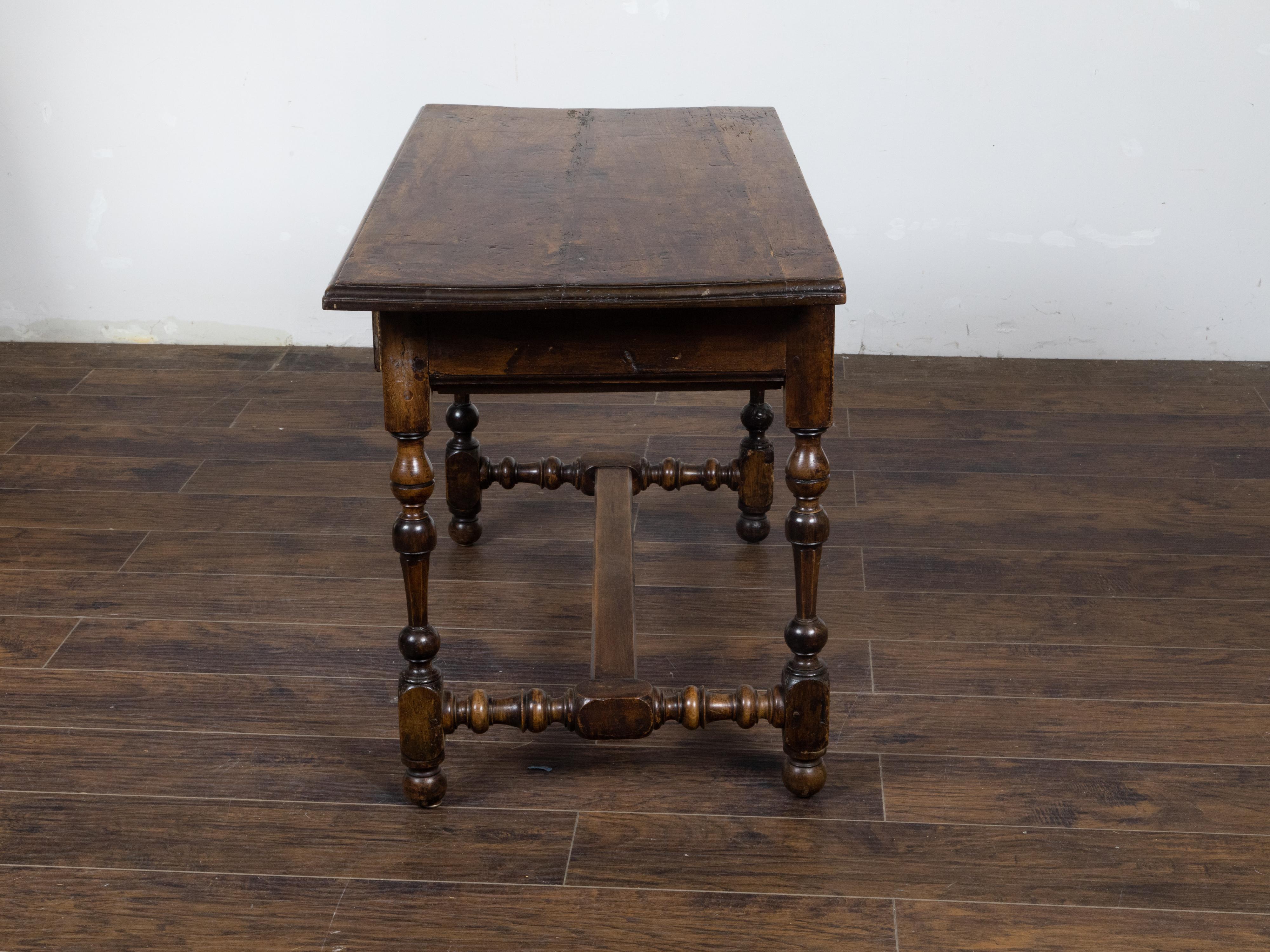 English Georgian Period 1800s Walnut Table with Drawer and Turned Baluster Legs For Sale 2