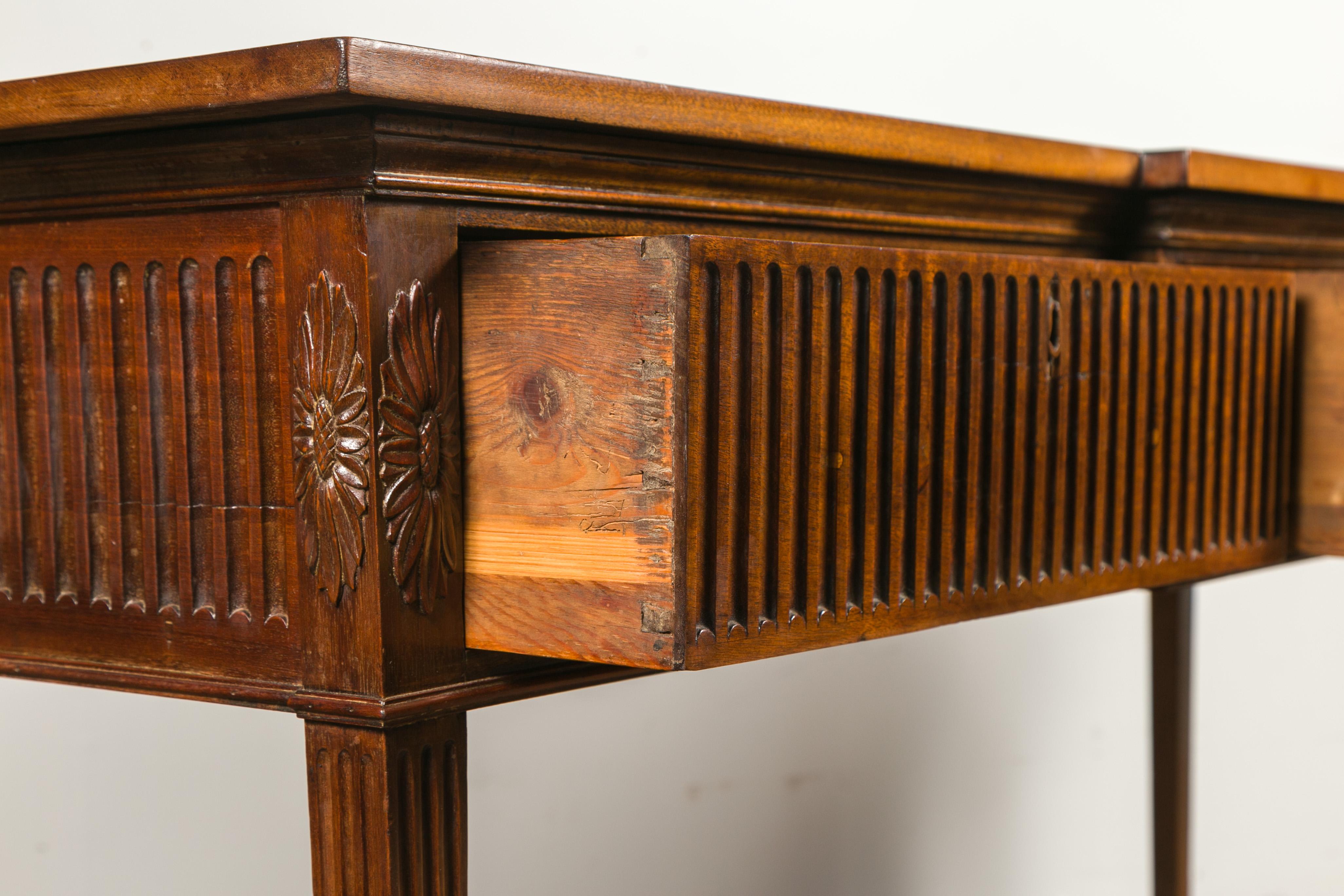 English Georgian Period 1820s Mahogany Sideboard with Fluted Motifs and Drawers 6