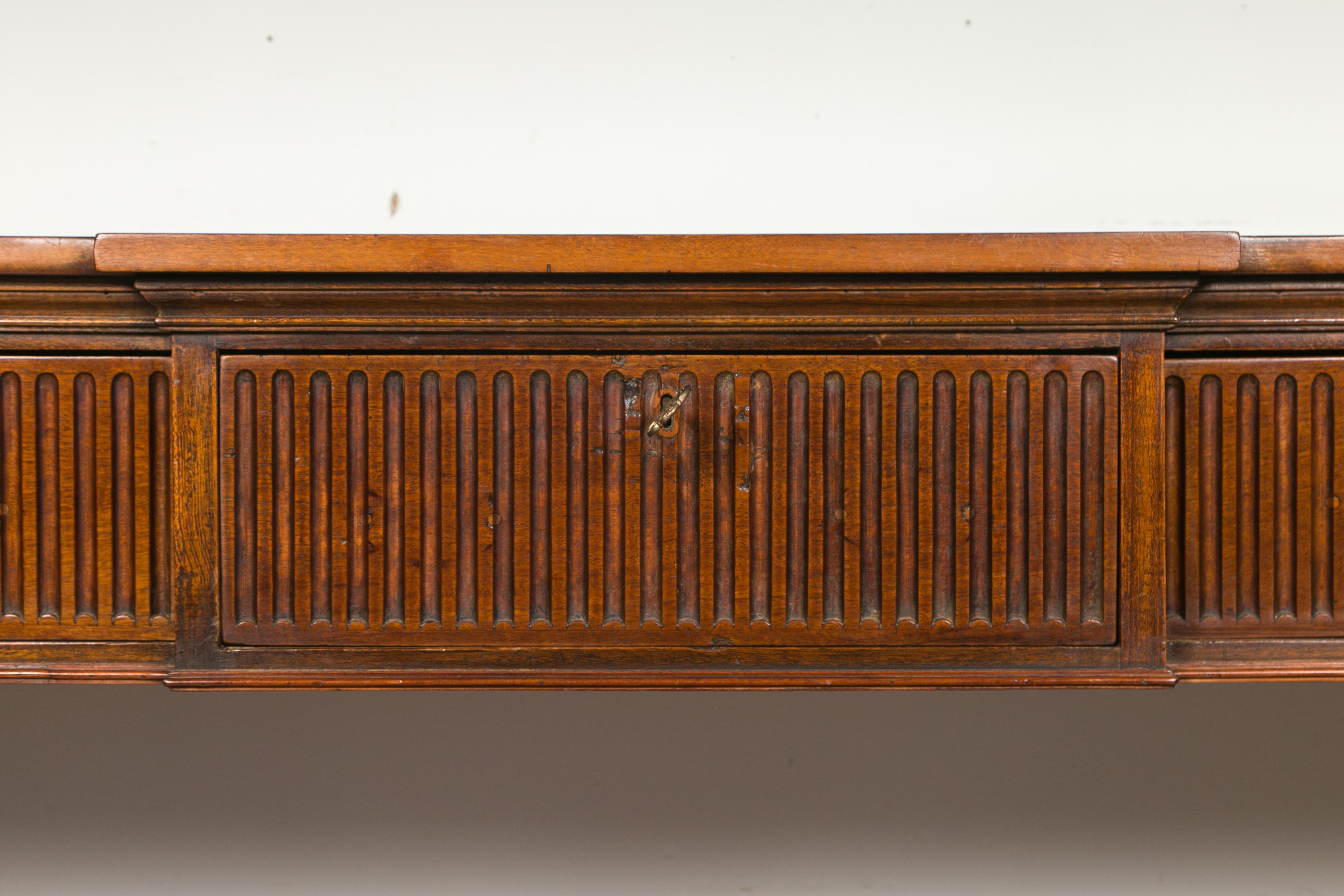 19th Century English Georgian Period 1820s Mahogany Sideboard with Fluted Motifs and Drawers