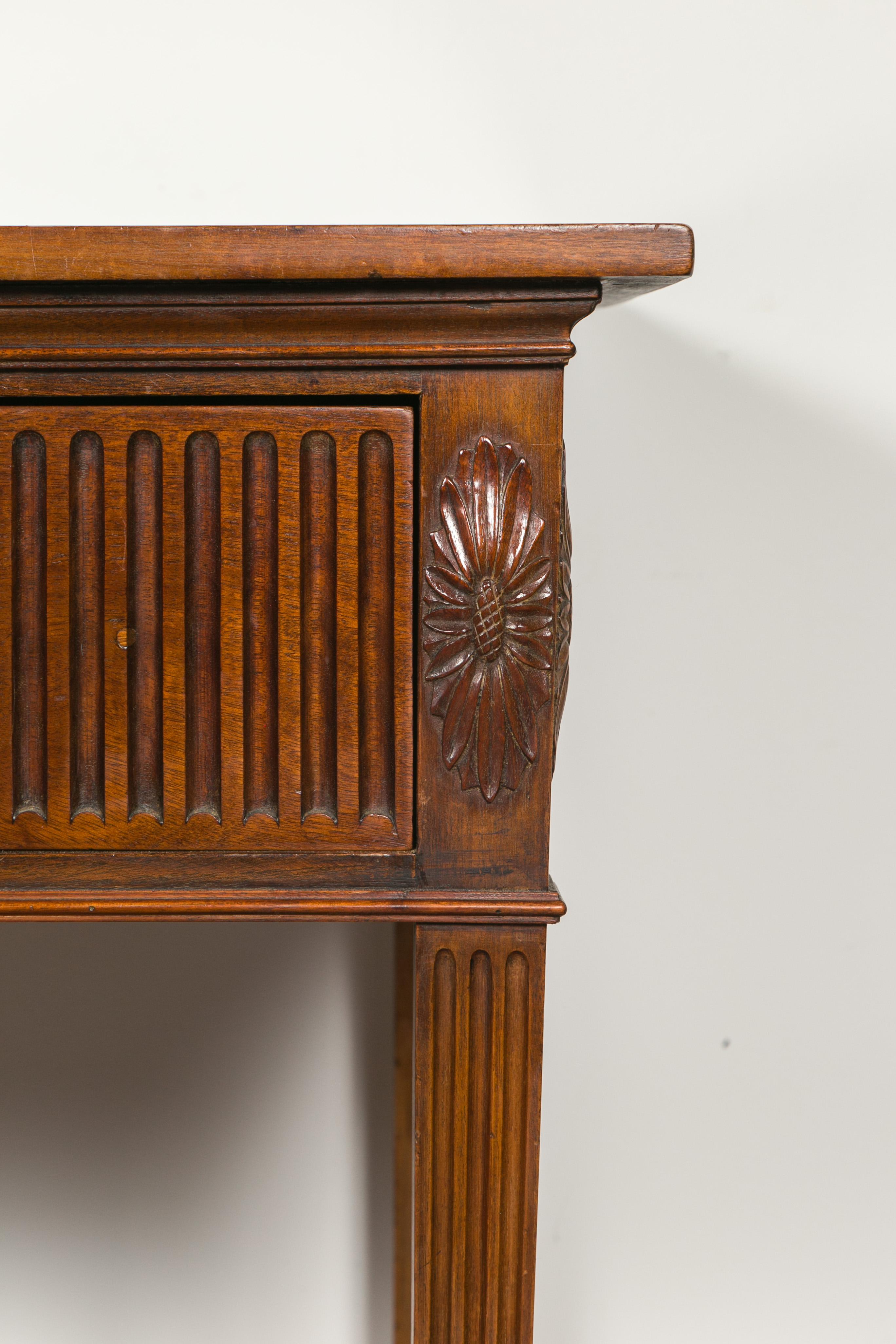 English Georgian Period 1820s Mahogany Sideboard with Fluted Motifs and Drawers 2