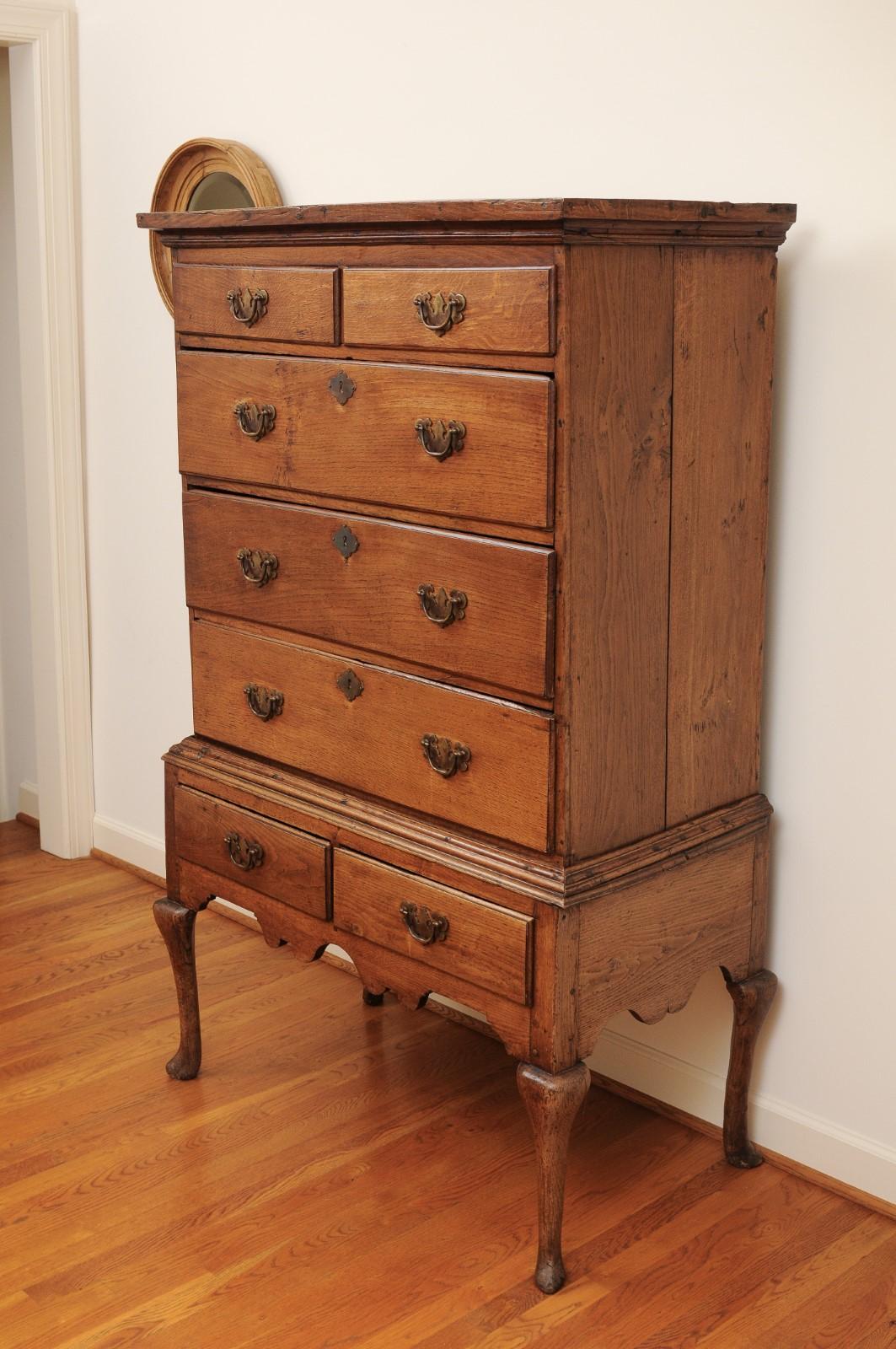 English Georgian Period 1820s Oak Highboy with Seven Drawers and Cabriole Legs 6