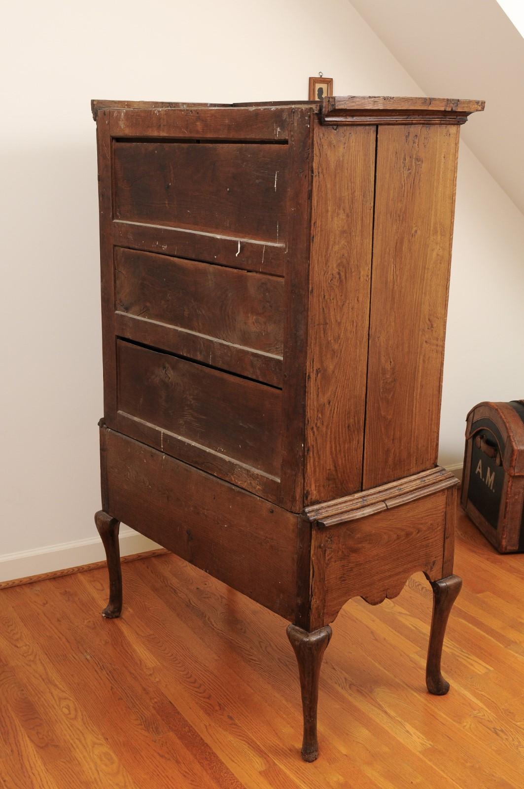 English Georgian Period 1820s Oak Highboy with Seven Drawers and Cabriole Legs 10