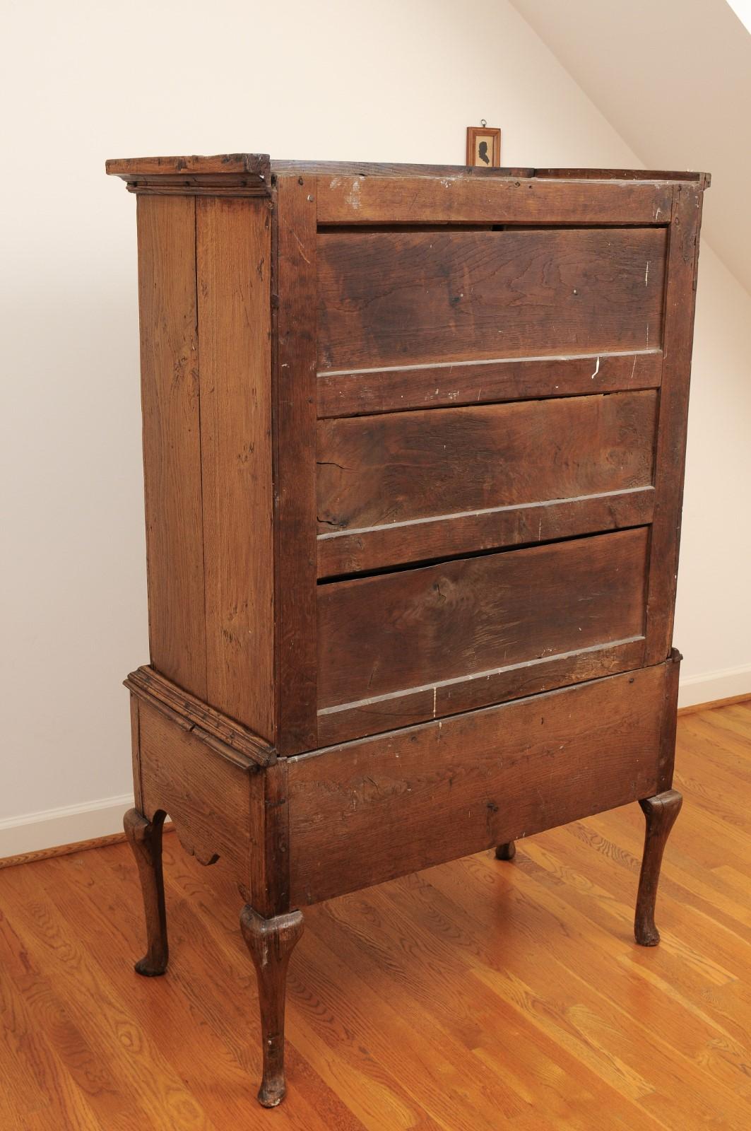 English Georgian Period 1820s Oak Highboy with Seven Drawers and Cabriole Legs 12