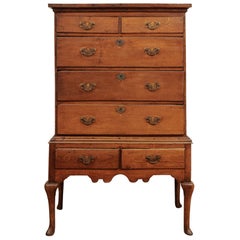 English Georgian Period 1820s Oak Highboy with Seven Drawers and Cabriole Legs