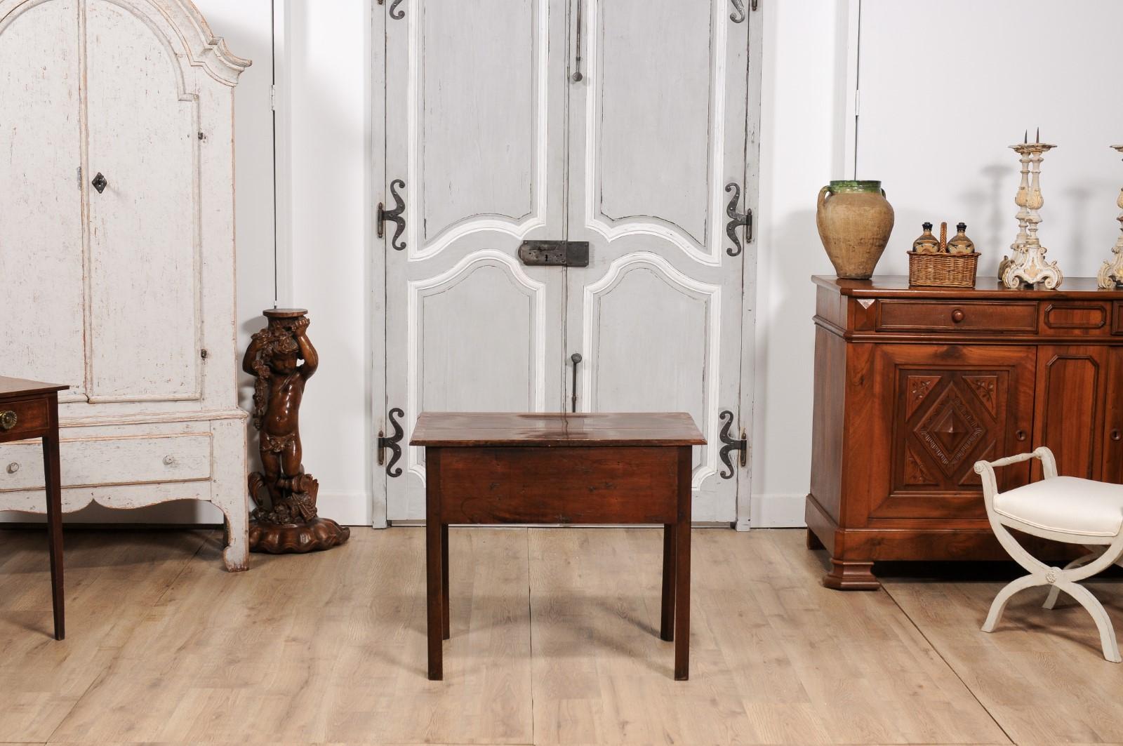 English Georgian Period 18th Century Oak Lowboy Side Table with Carved Apron For Sale 6
