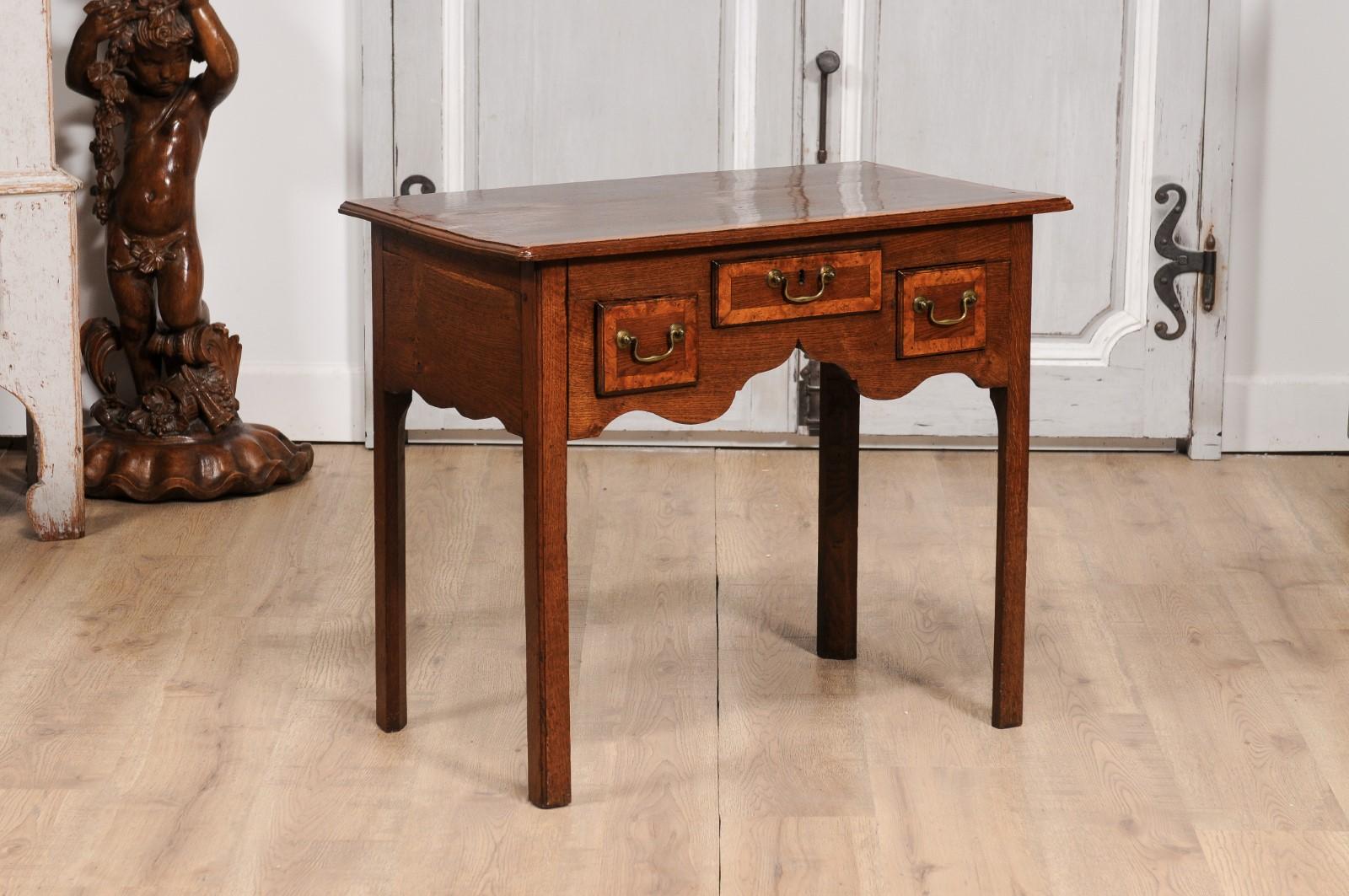 English Georgian Period 18th Century Oak Lowboy Side Table with Carved Apron In Good Condition For Sale In Atlanta, GA