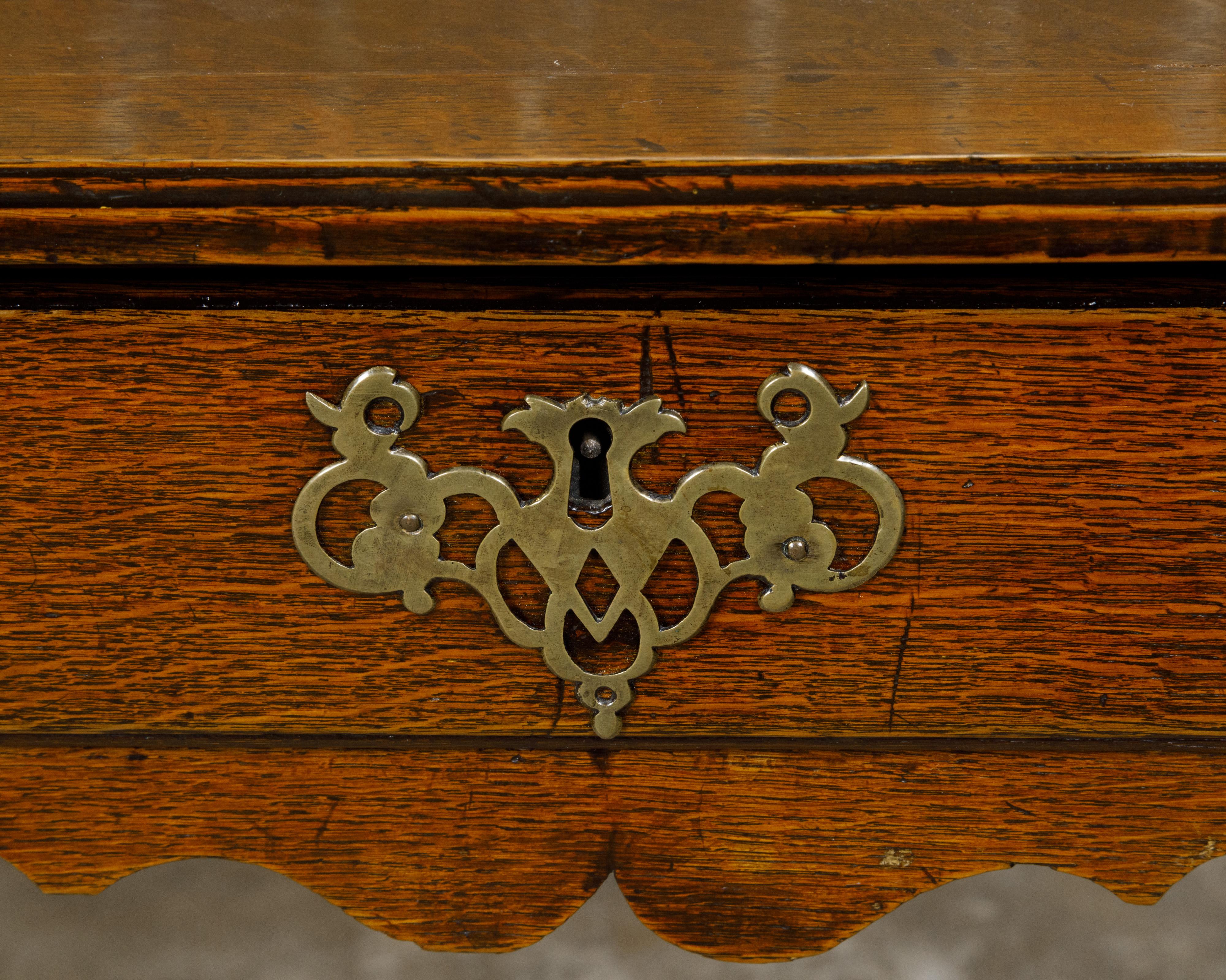 English Georgian Period 18th Century Oak Side Table with Carved Apron and Drawer For Sale 5