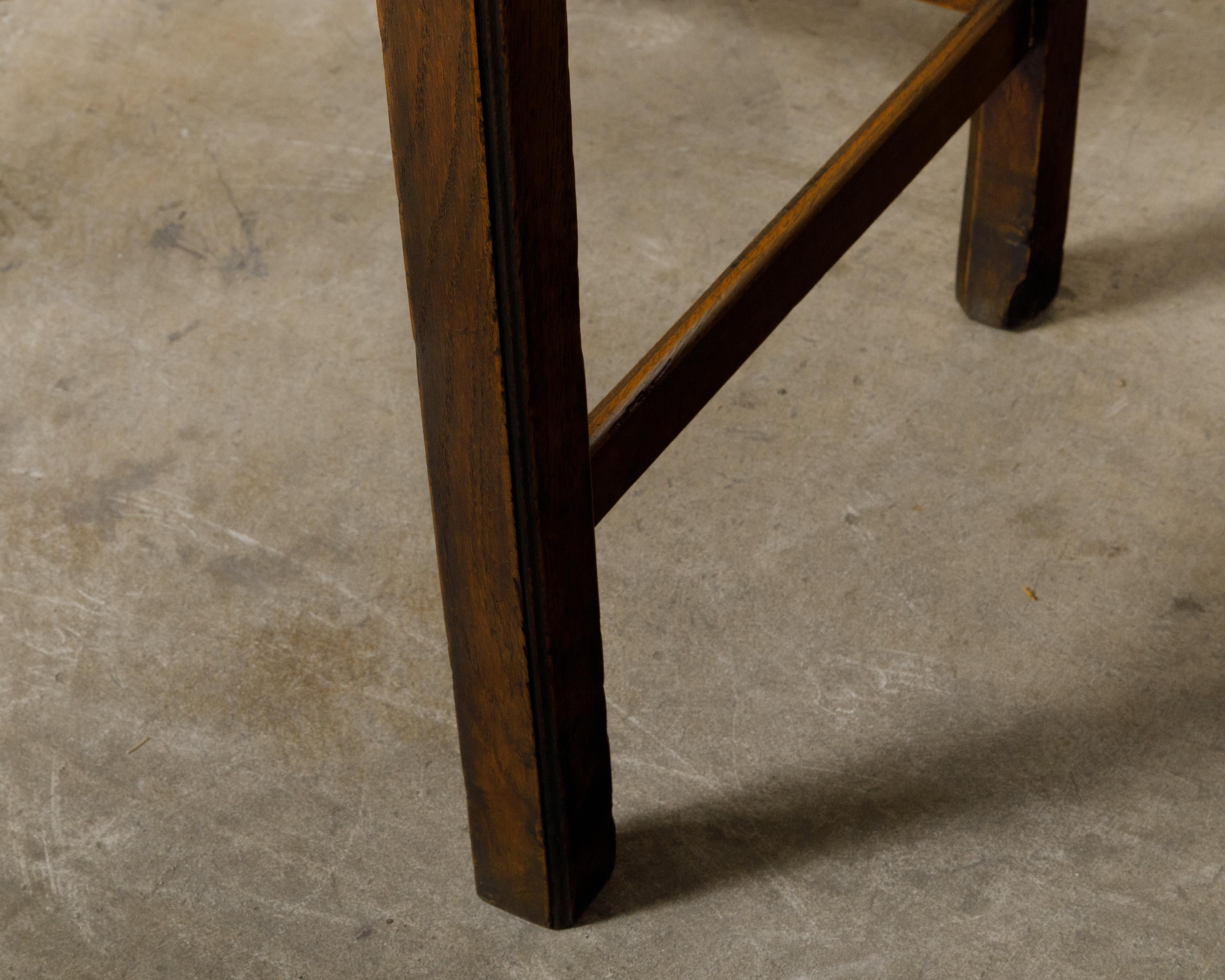 English Georgian Period 18th Century Oak Side Table with Carved Apron and Drawer For Sale 7