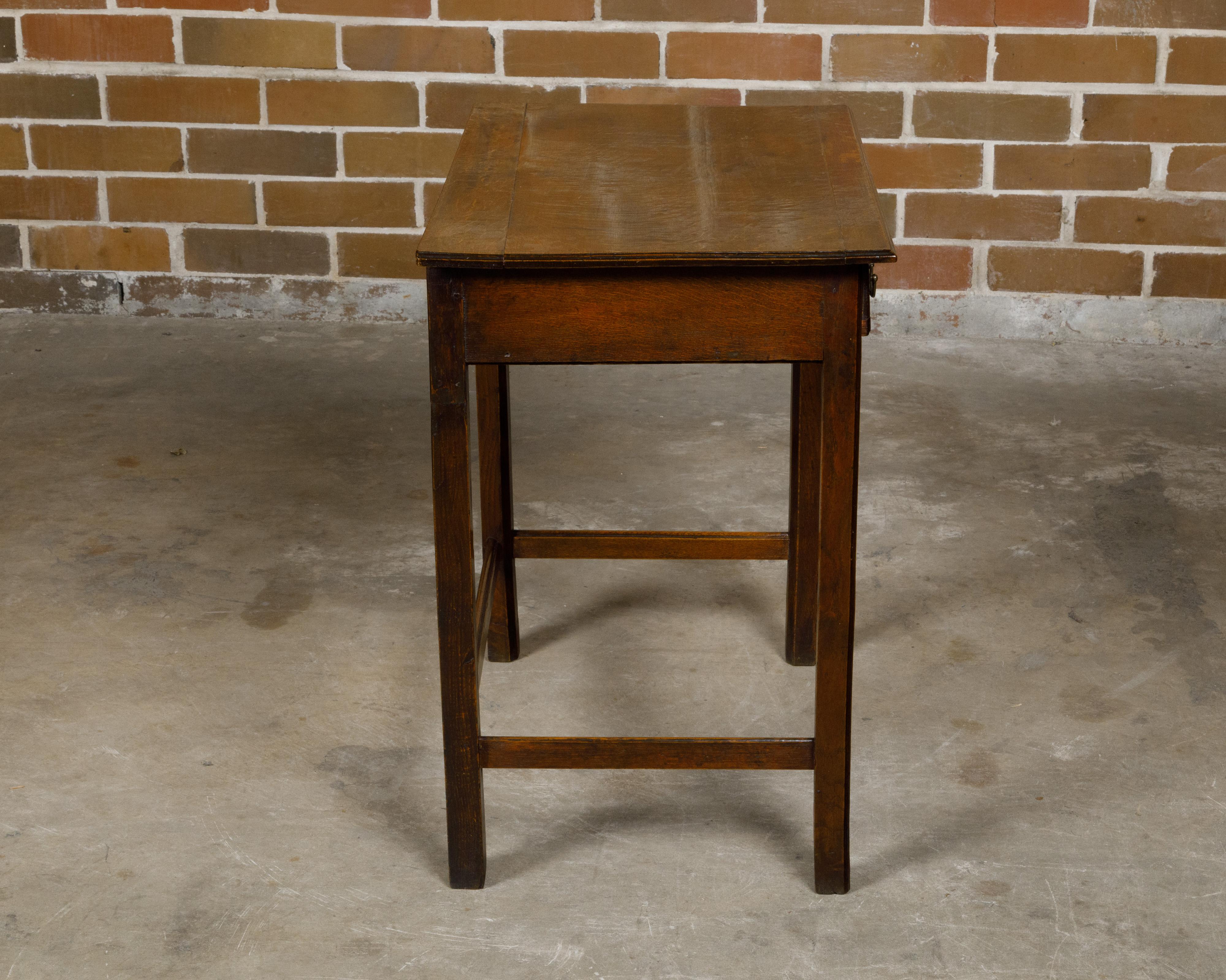 English Georgian Period 18th Century Oak Side Table with Carved Apron and Drawer In Good Condition For Sale In Atlanta, GA