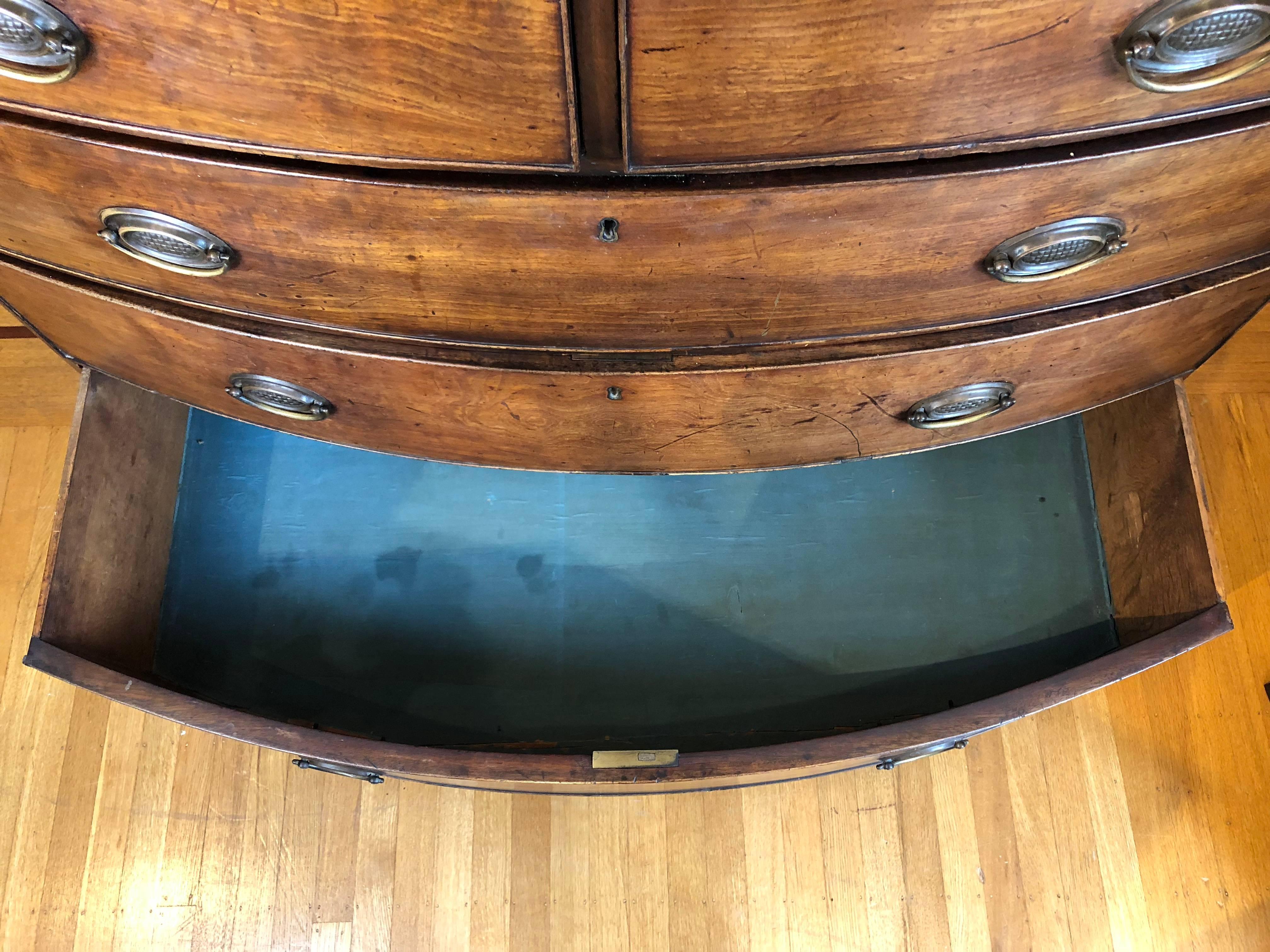 English Georgian Period Bow Front Chest in Mahogany, 18th Century In Distressed Condition For Sale In Seattle, WA