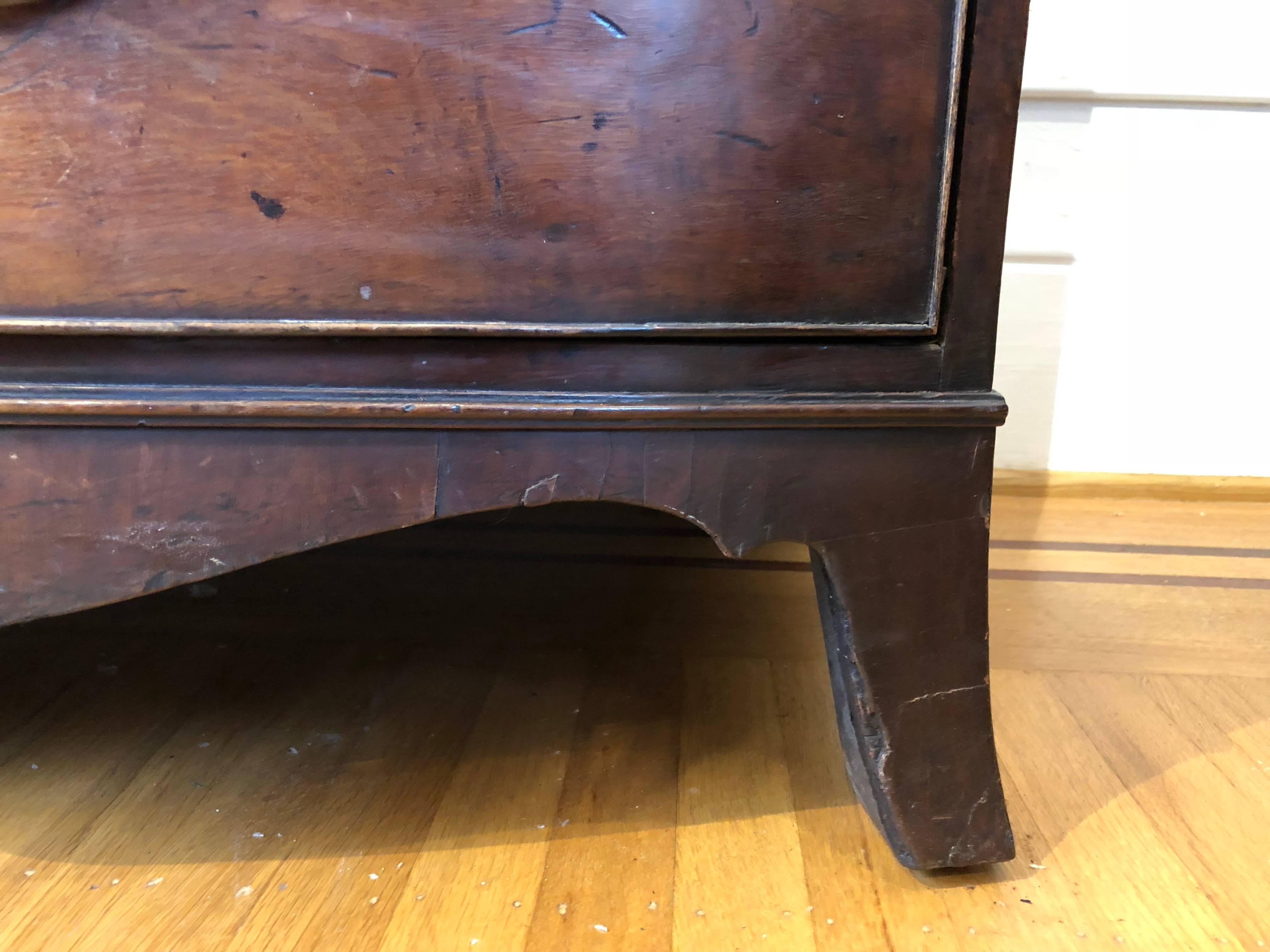 English Georgian Period Bow Front Chest in Mahogany, 18th Century For Sale 1