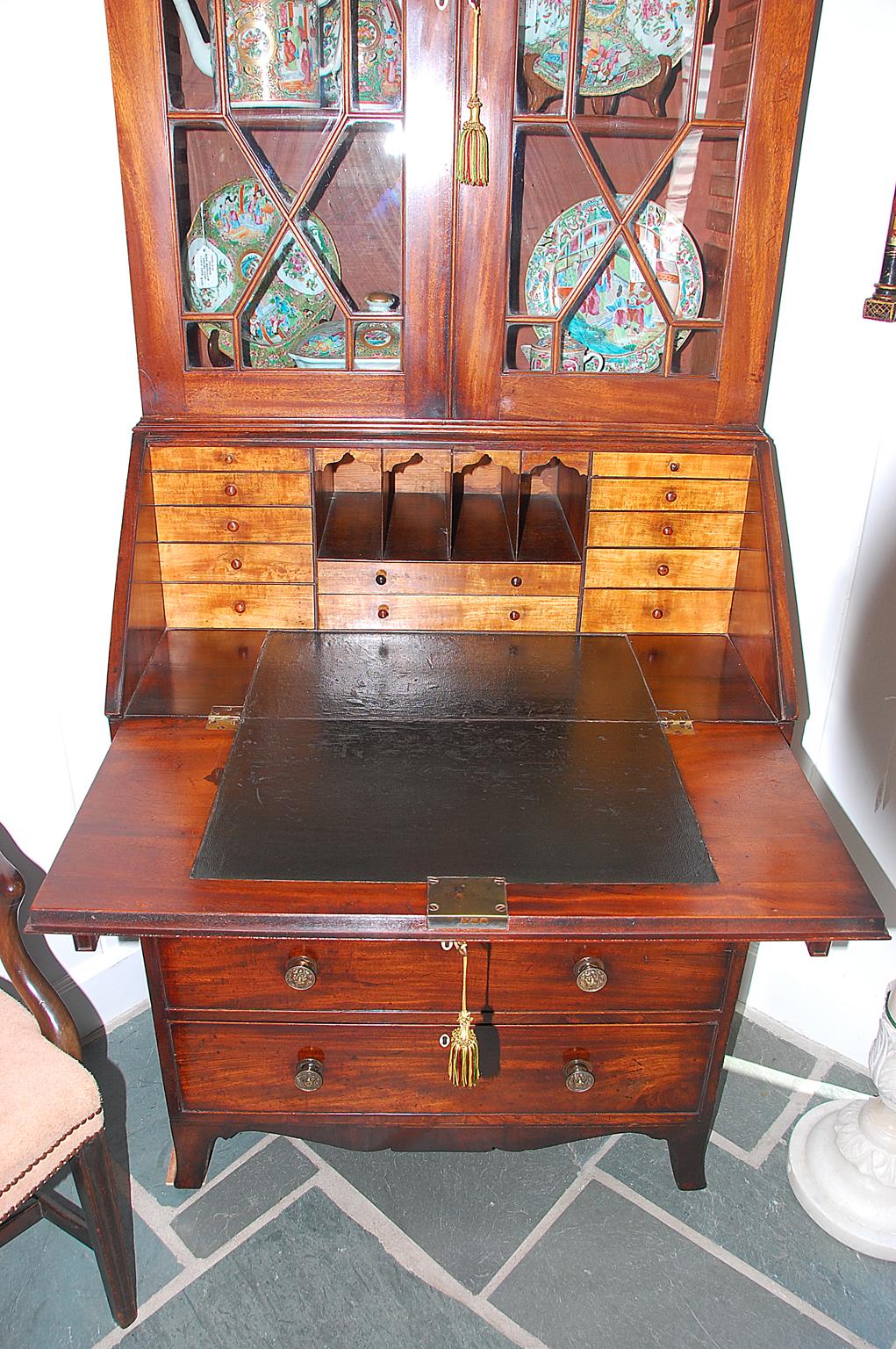 English Georgian Period Mahogany Bureau Bookcase with Swans Neck Pediment In Good Condition In Wells, ME