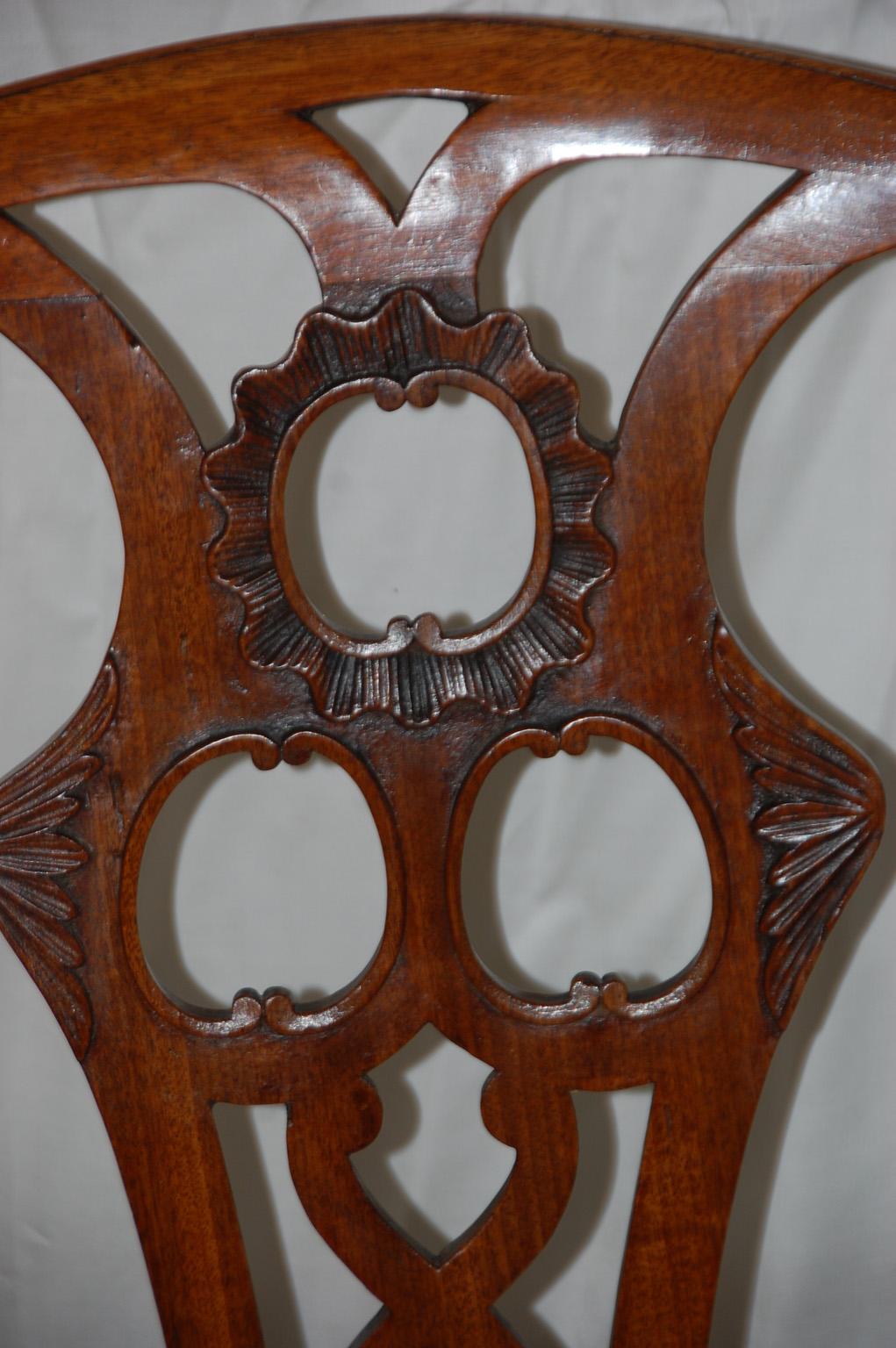 18th Century English Georgian Period Chippendale Pair of Carved Mahogany Sidechairs
