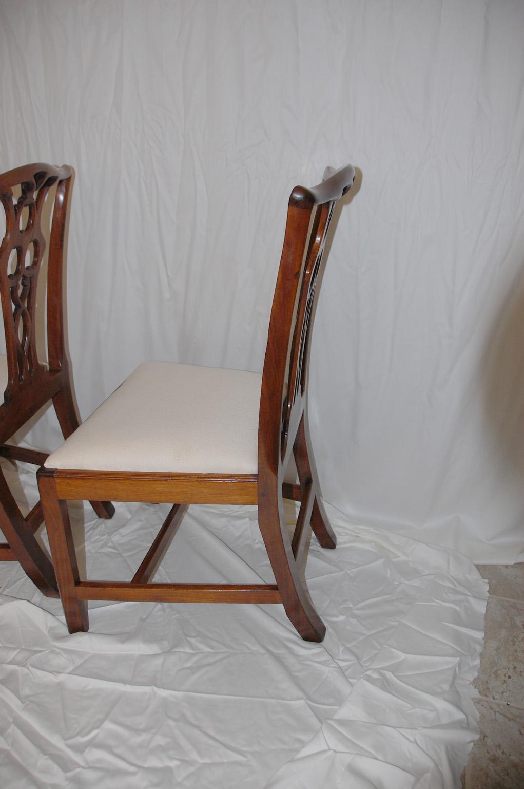 English Georgian Period Chippendale Pair of Carved Mahogany Sidechairs 1